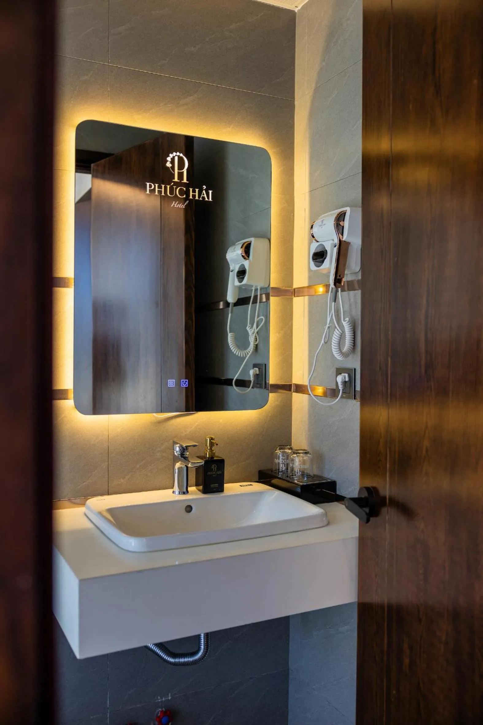 Shower in Phuc Hai Hotel Da Lat