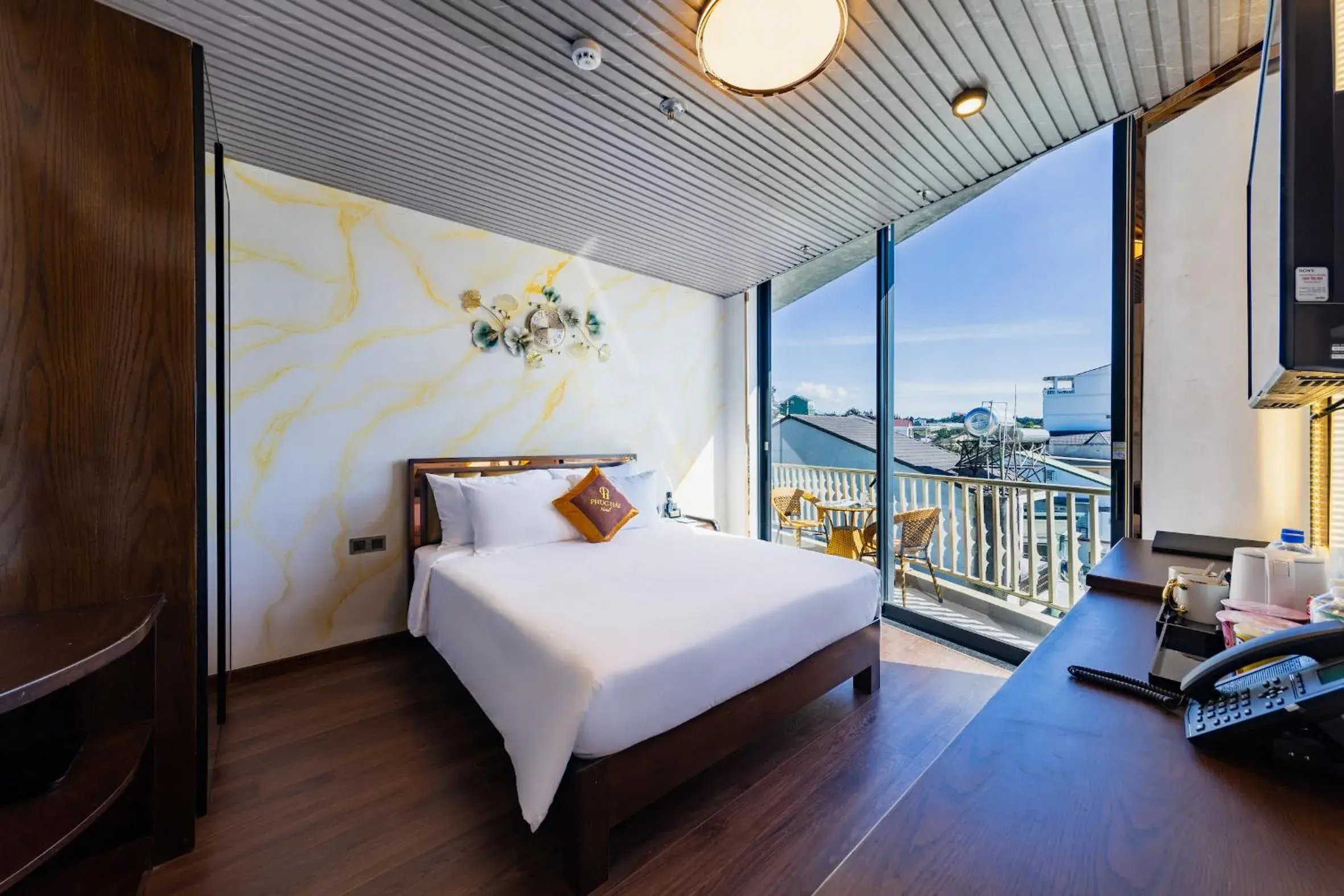 Queen Room with Balcony in Phuc Hai Hotel Da Lat Queen Room with Balcony in Phuc Hai Hotel Da Lat