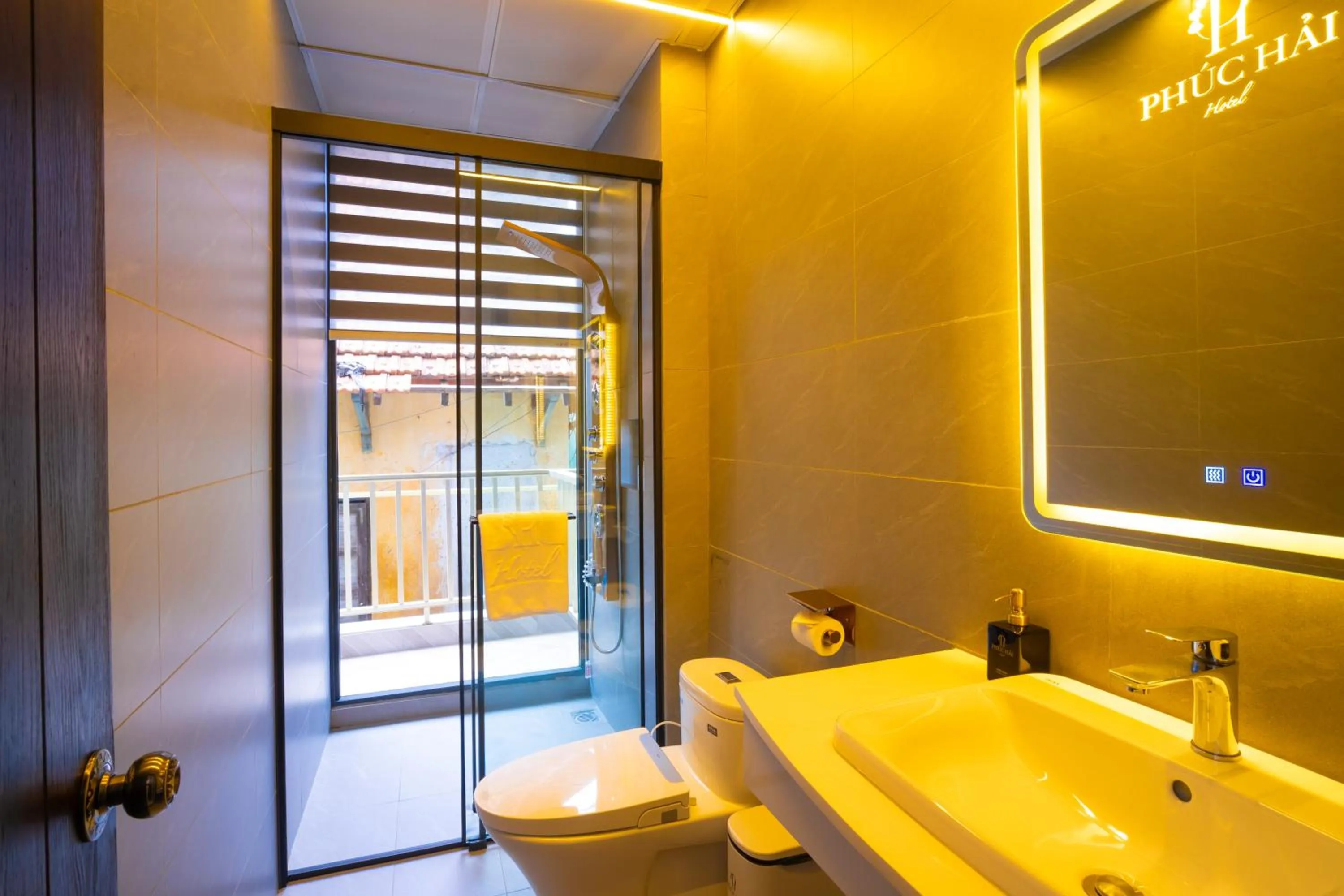 Shower in Phuc Hai Hotel Da Lat