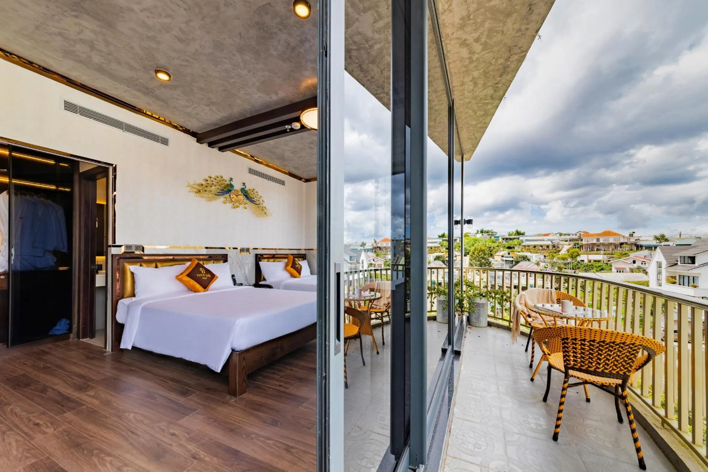 Balcony/Terrace, Bed in Phuc Hai Hotel Da Lat