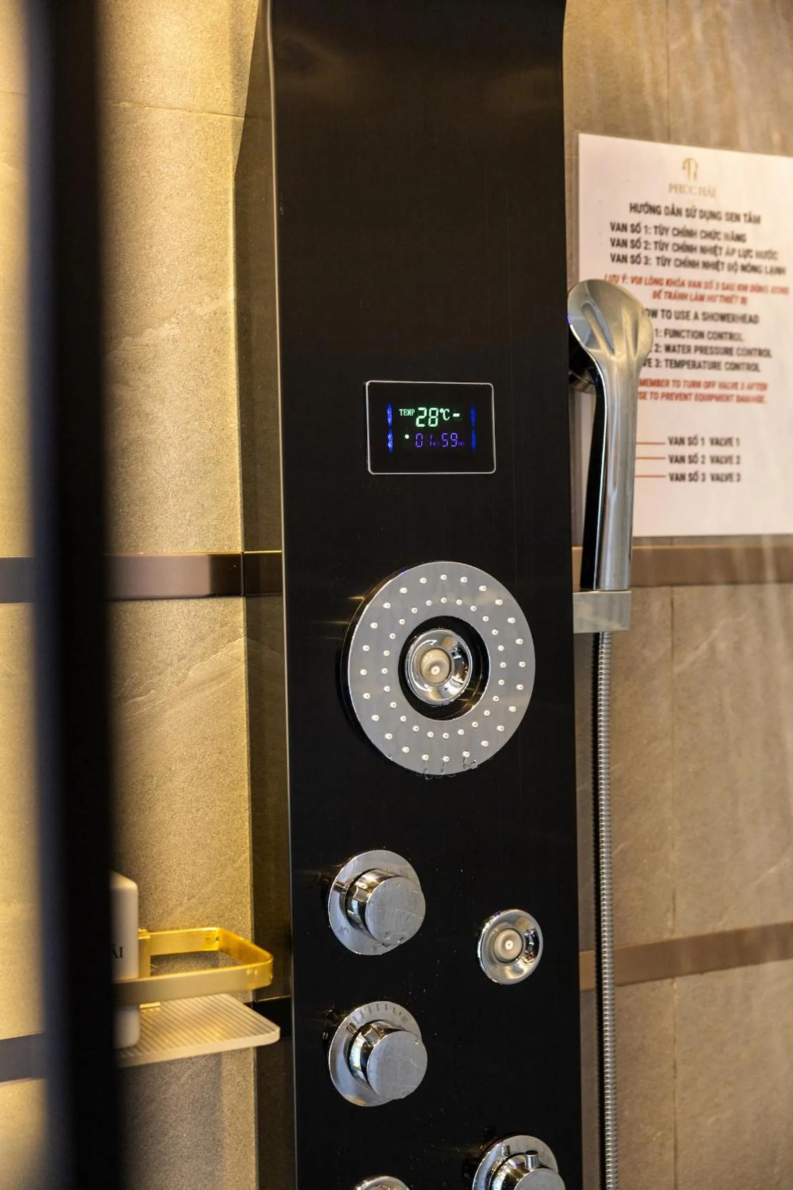 Shower in Phuc Hai Hotel Da Lat