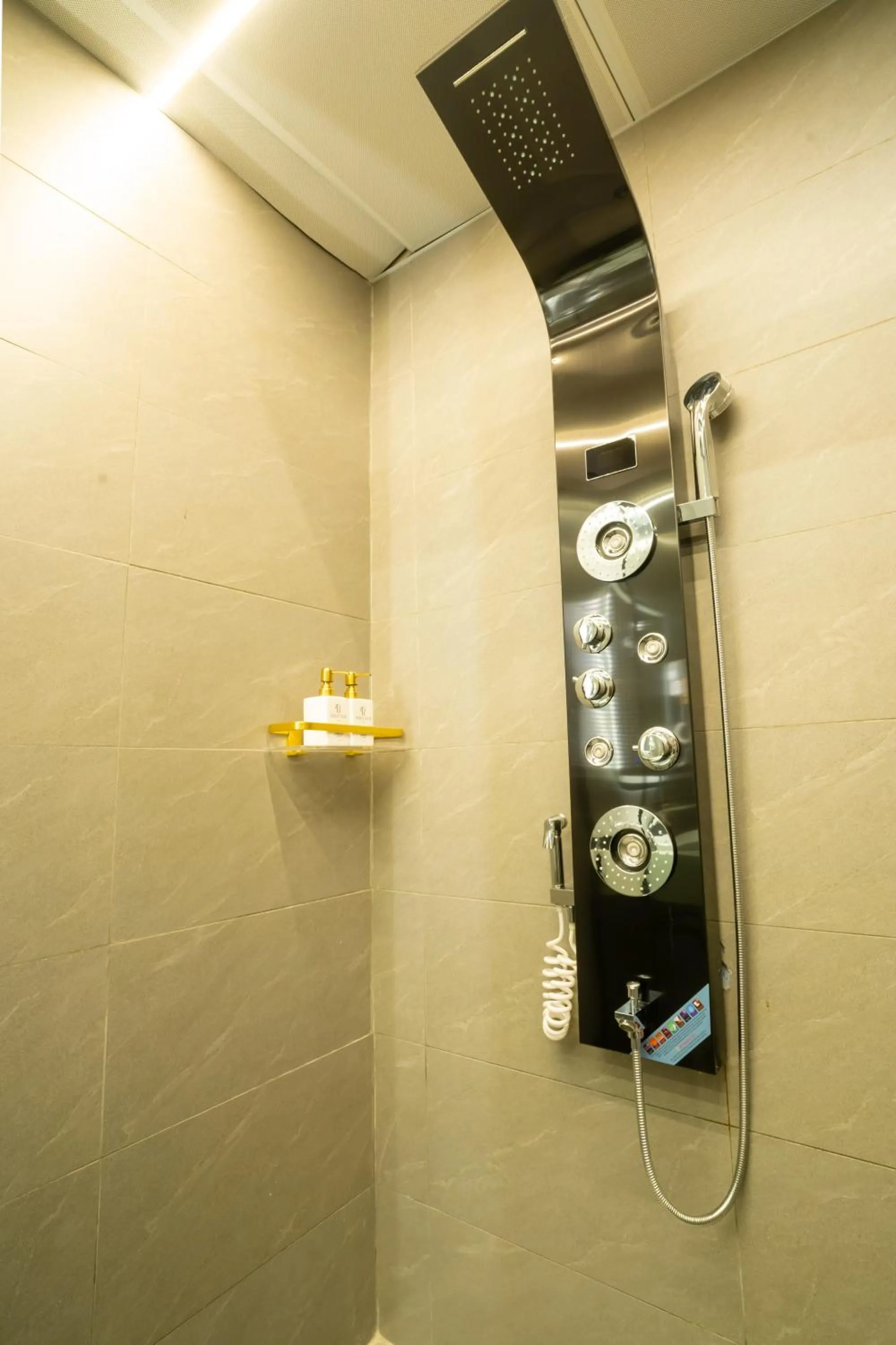 Shower in Phuc Hai Hotel Da Lat