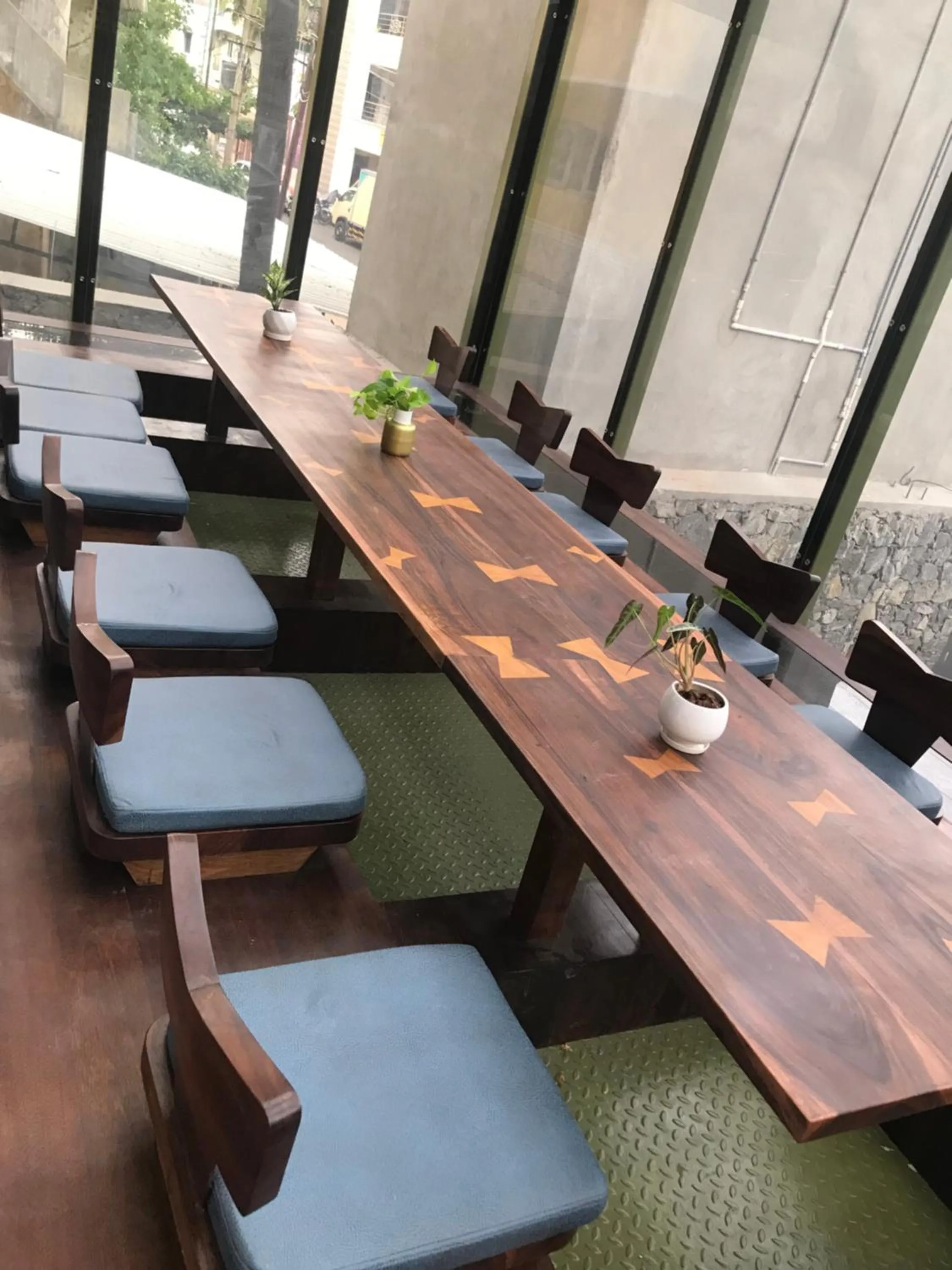 Restaurant/places to eat in La Papillon Maison