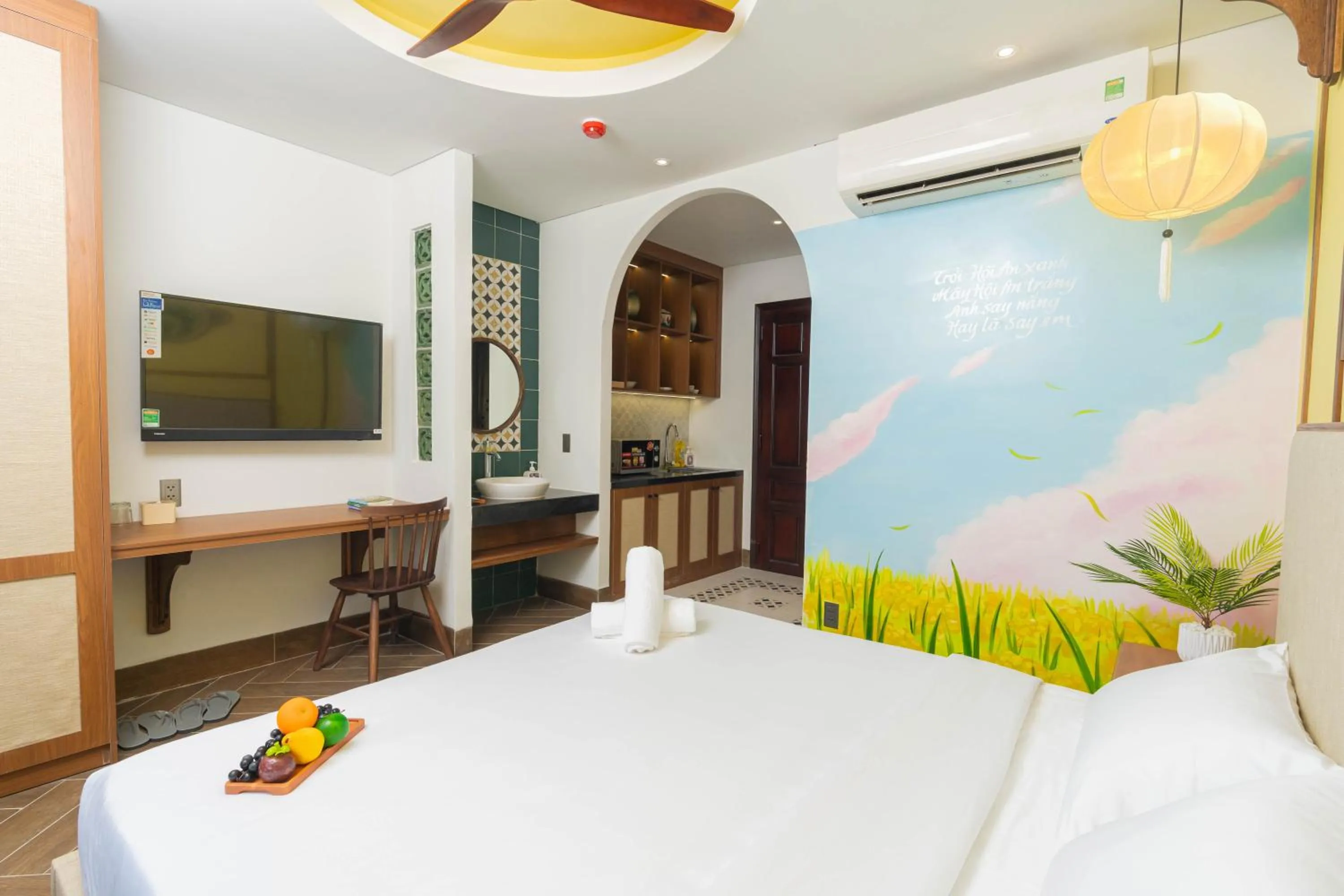 TV and multimedia, Bed in Sujet Hotel Da Nang