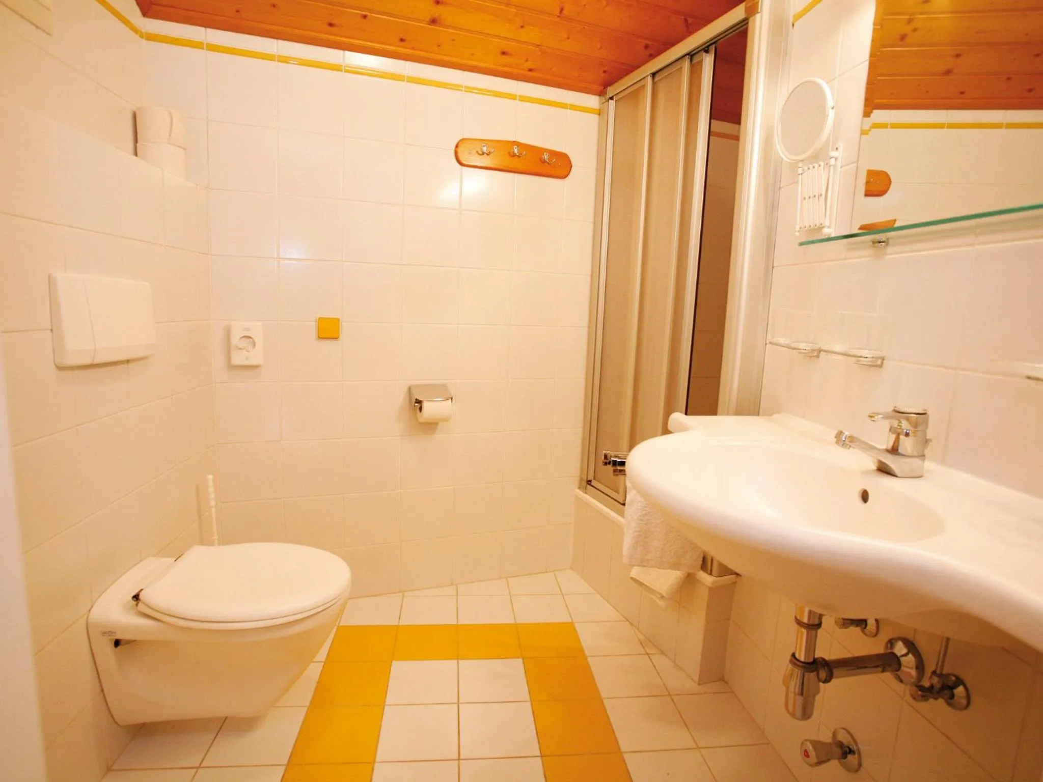 Shower in Ferienwohnungen Gabriel