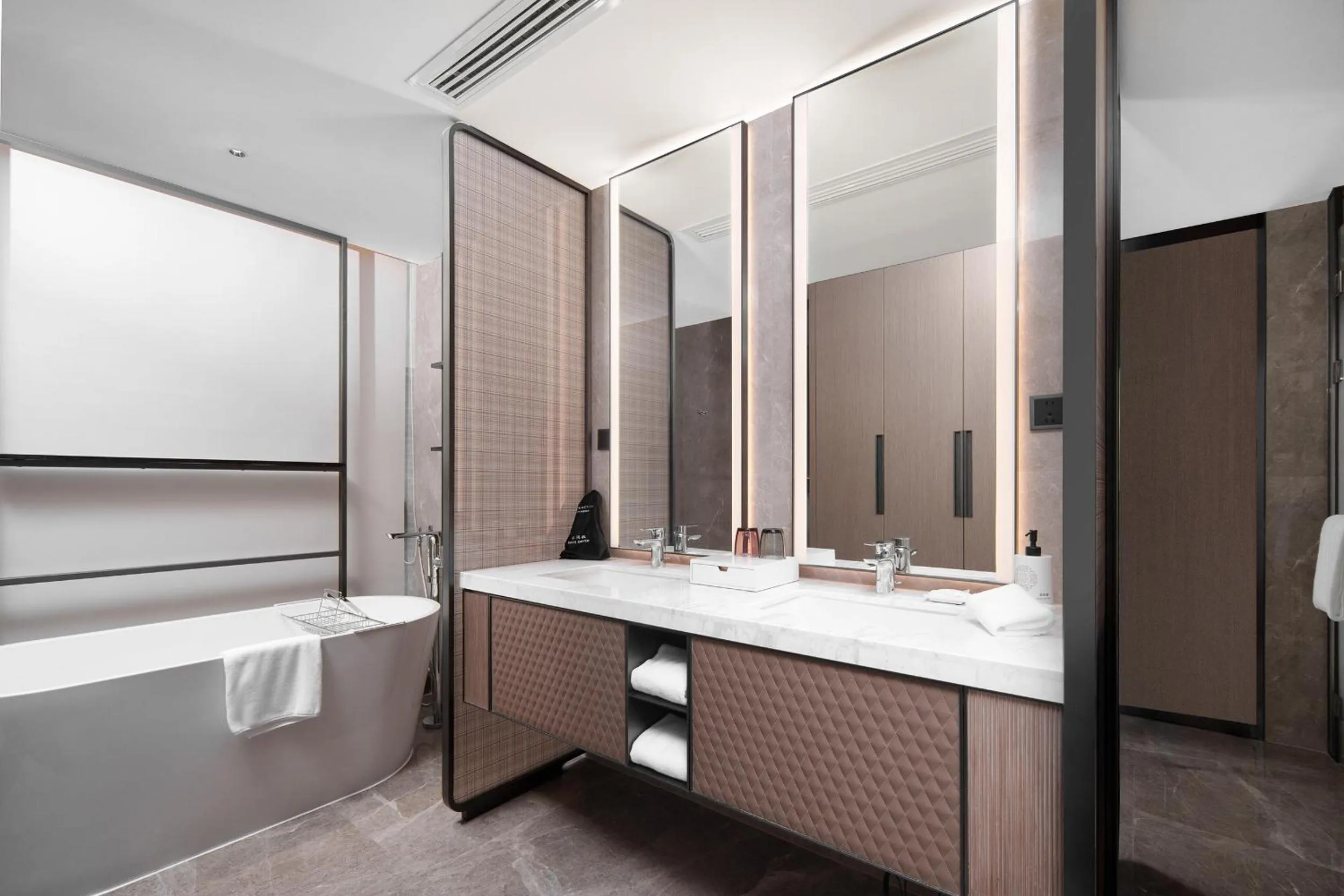 Shower in Grand Mercure Wuhan Hanyang