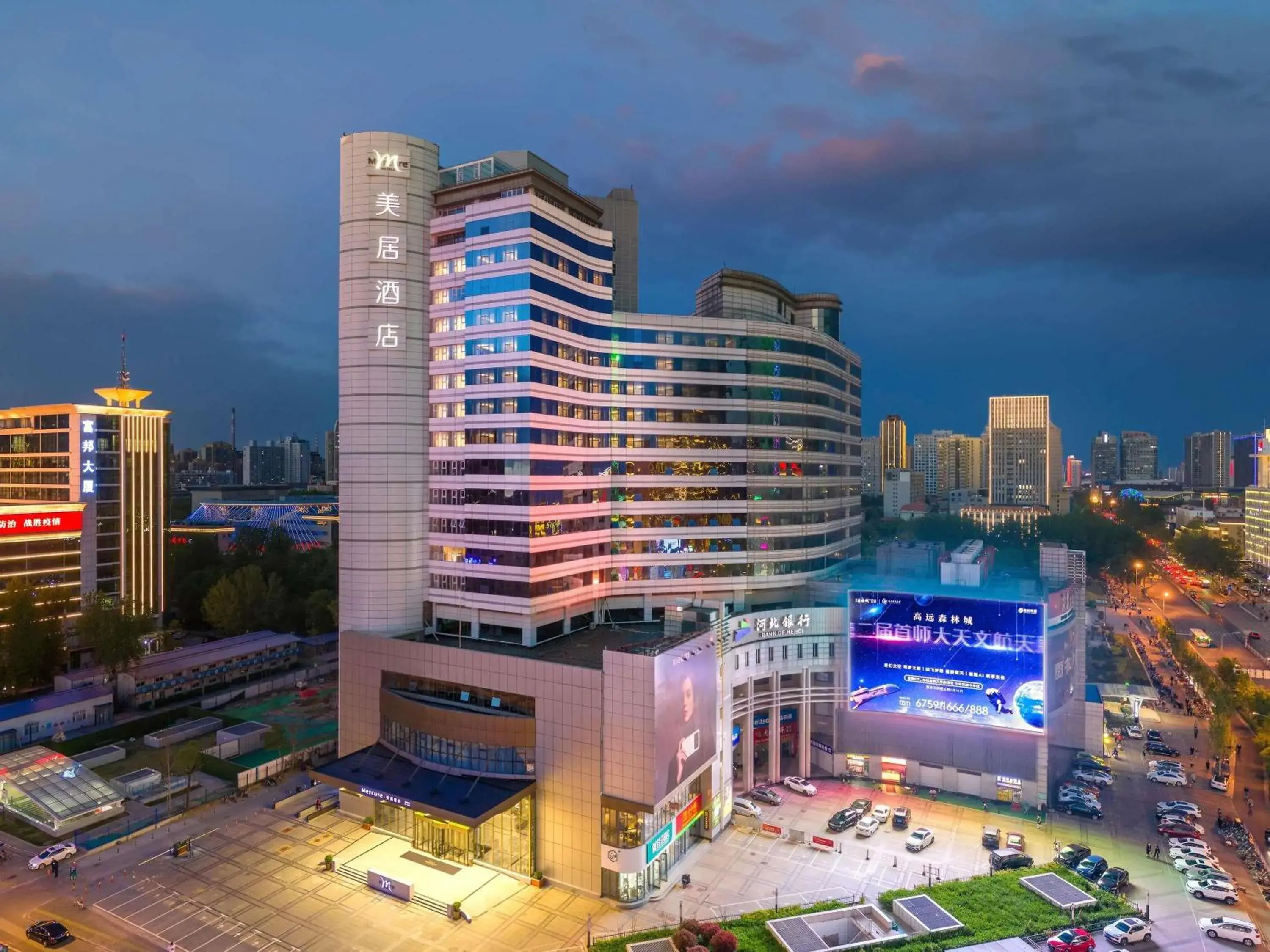 Property building in Mercure Shijiazhuang People Square Property building in Mercure Shijiazhuang People Square