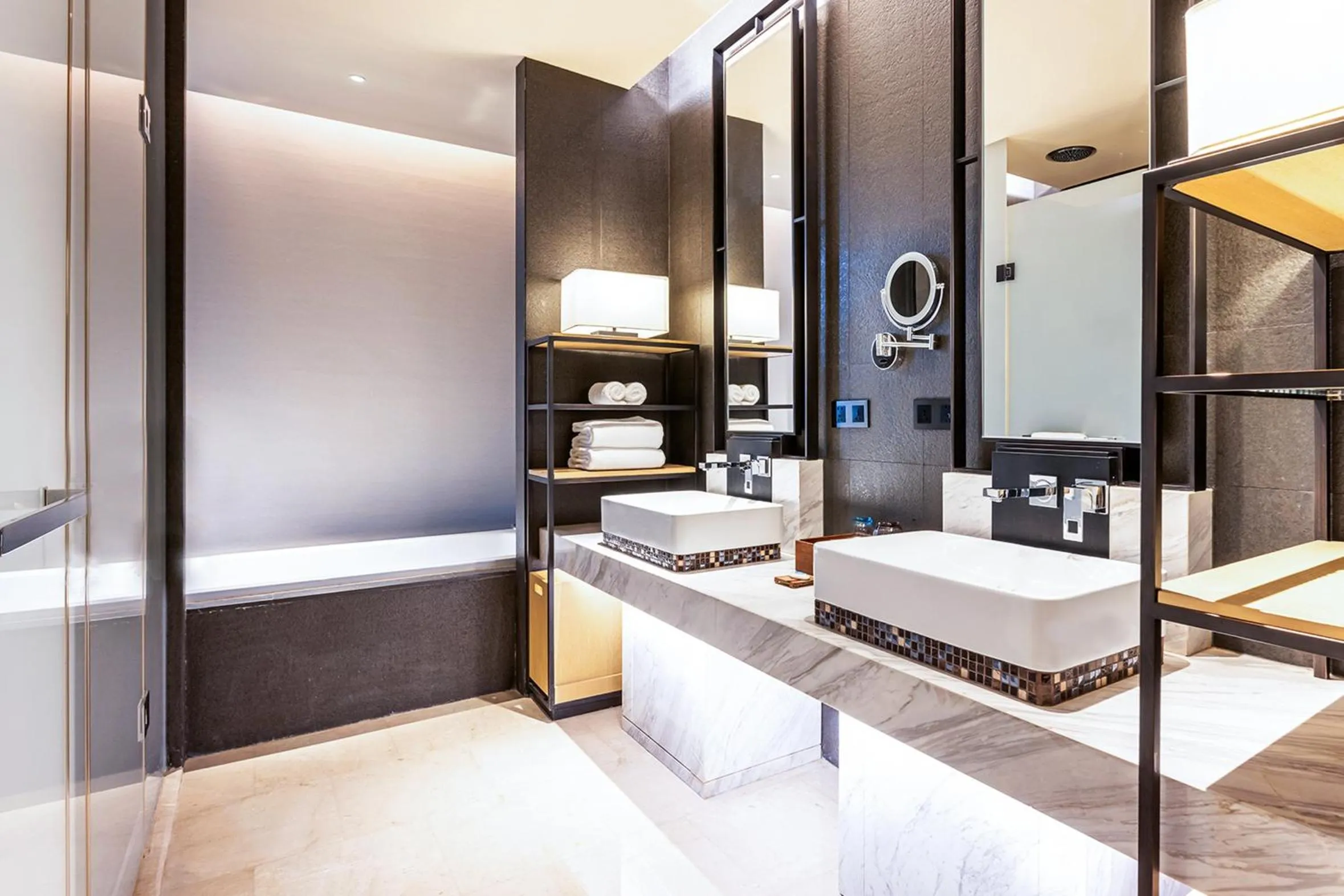 Bathroom, Bed in Swissotel Xi' an Xinxing Hot Spring