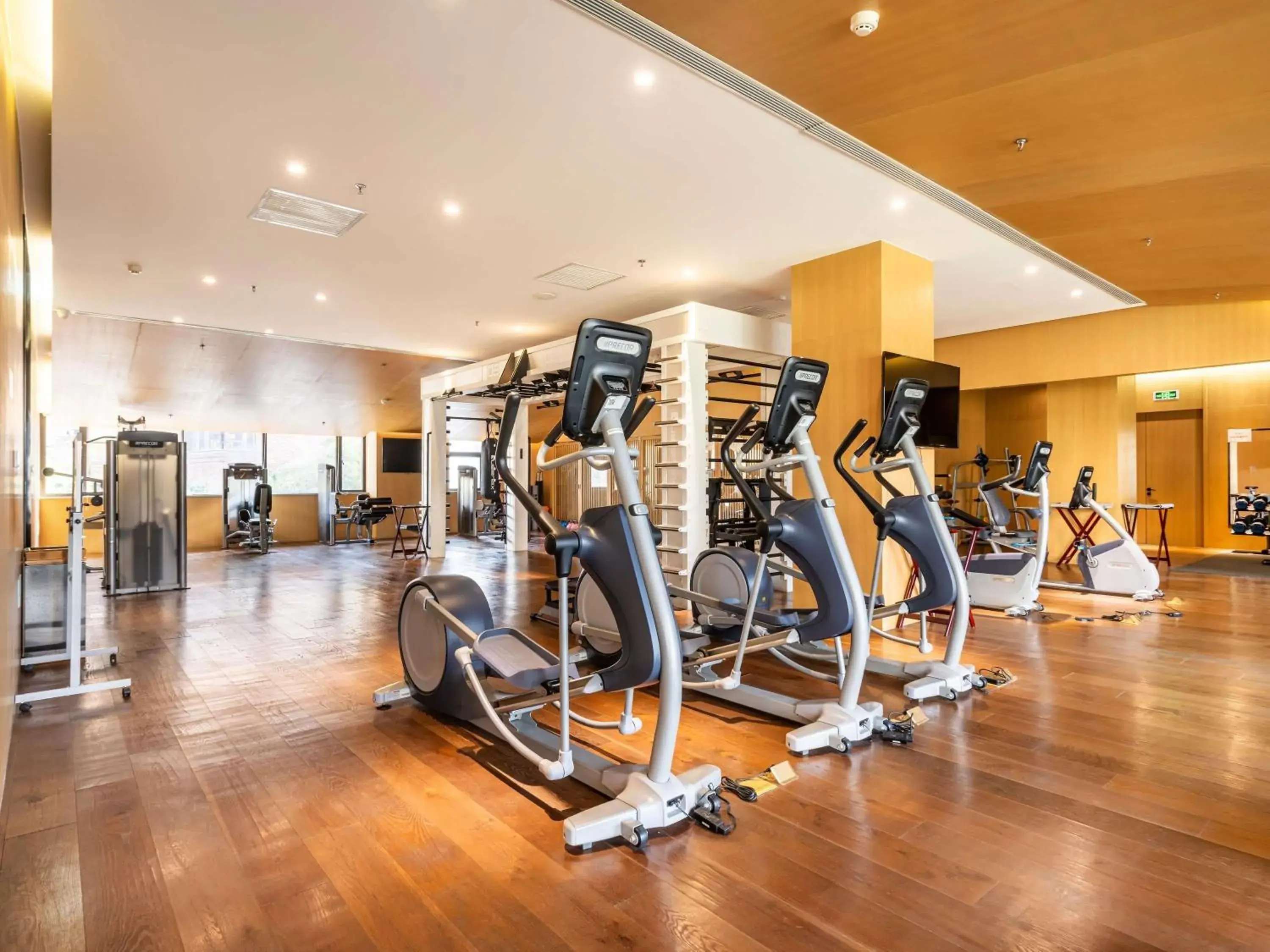 Fitness centre/facilities in Swissotel Xi' an Xinxing Hot Spring Fitness centre/facilities in Swissotel Xi' an Xinxing Hot Spring