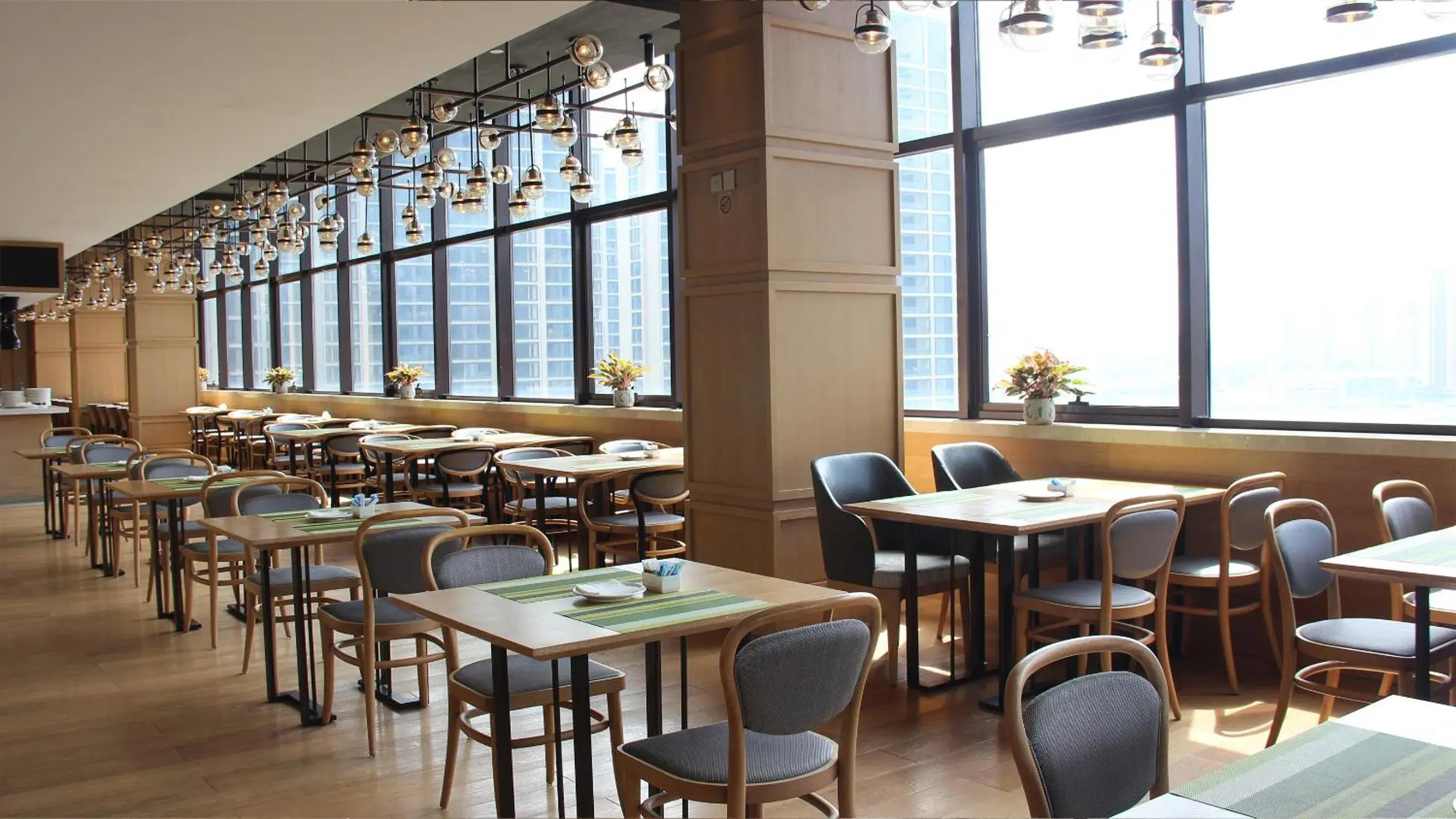 Restaurant/places to eat in Swissotel Xi' an Xinxing Hot Spring Restaurant/places to eat in Swissotel Xi' an Xinxing Hot Spring