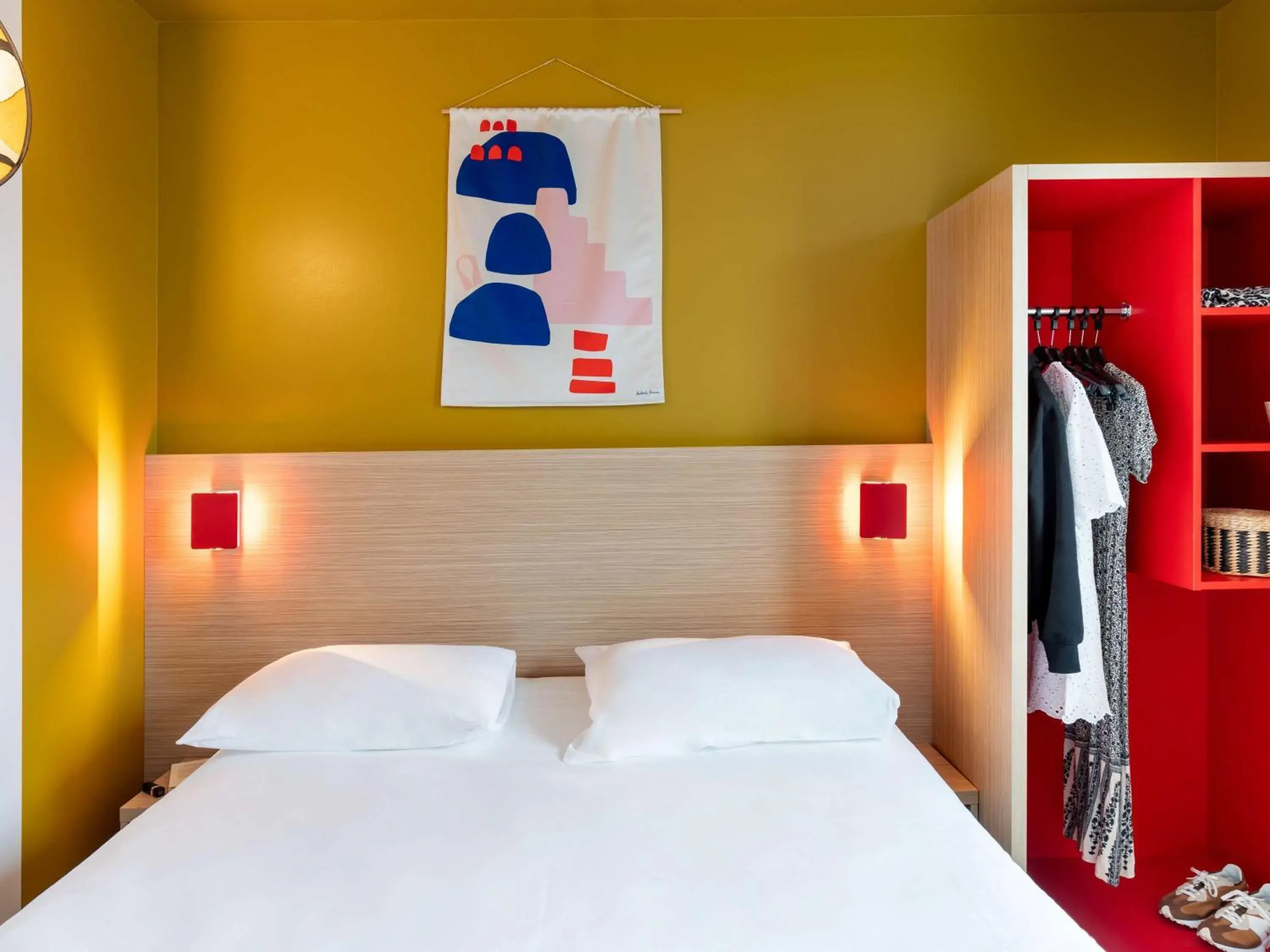 Bedroom, Bed in ibis Styles Prévessin Genève Aéroport Bedroom, Bed in ibis Styles Prévessin Genève Aéroport