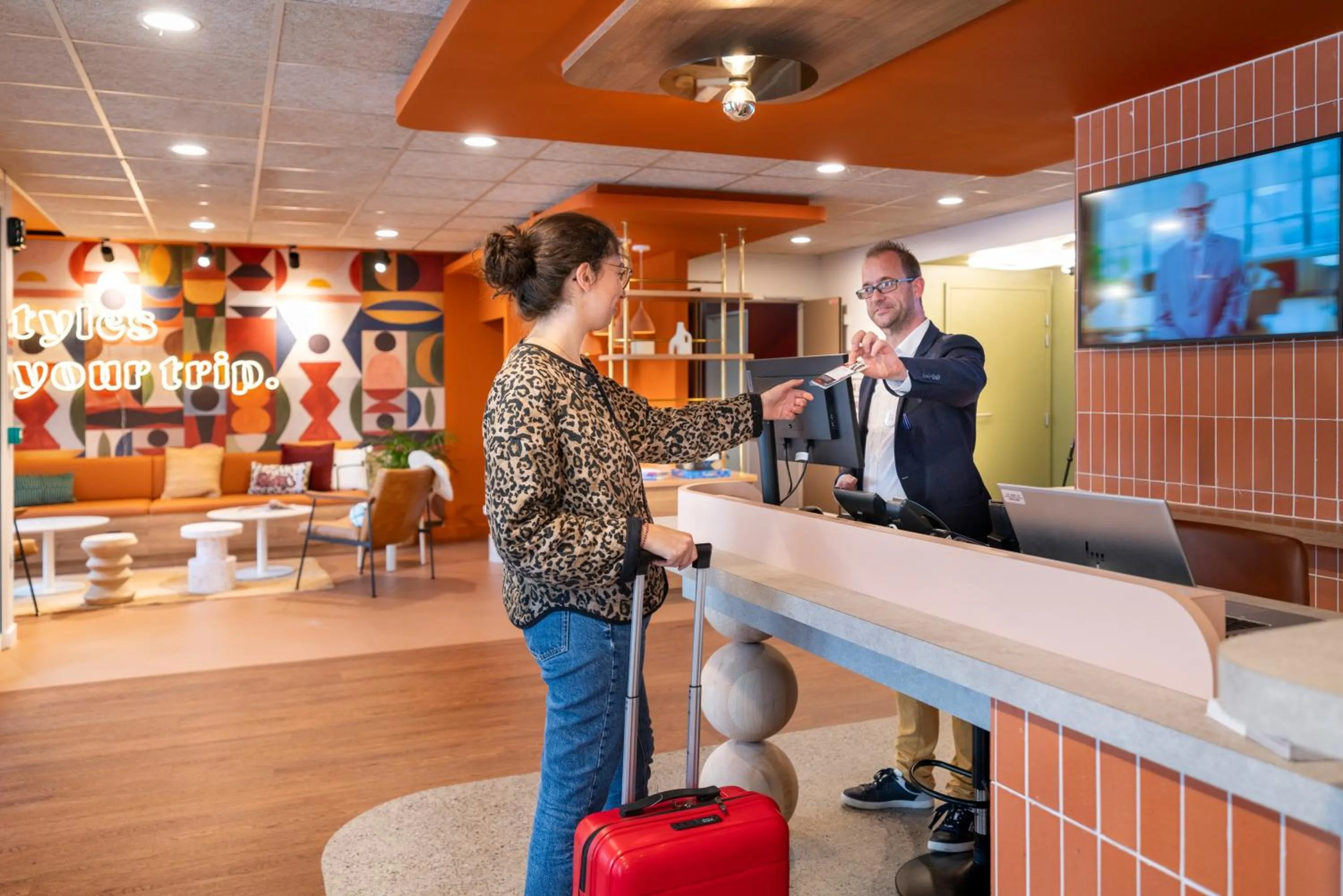 Lobby or reception in ibis Styles Prévessin Genève Aéroport