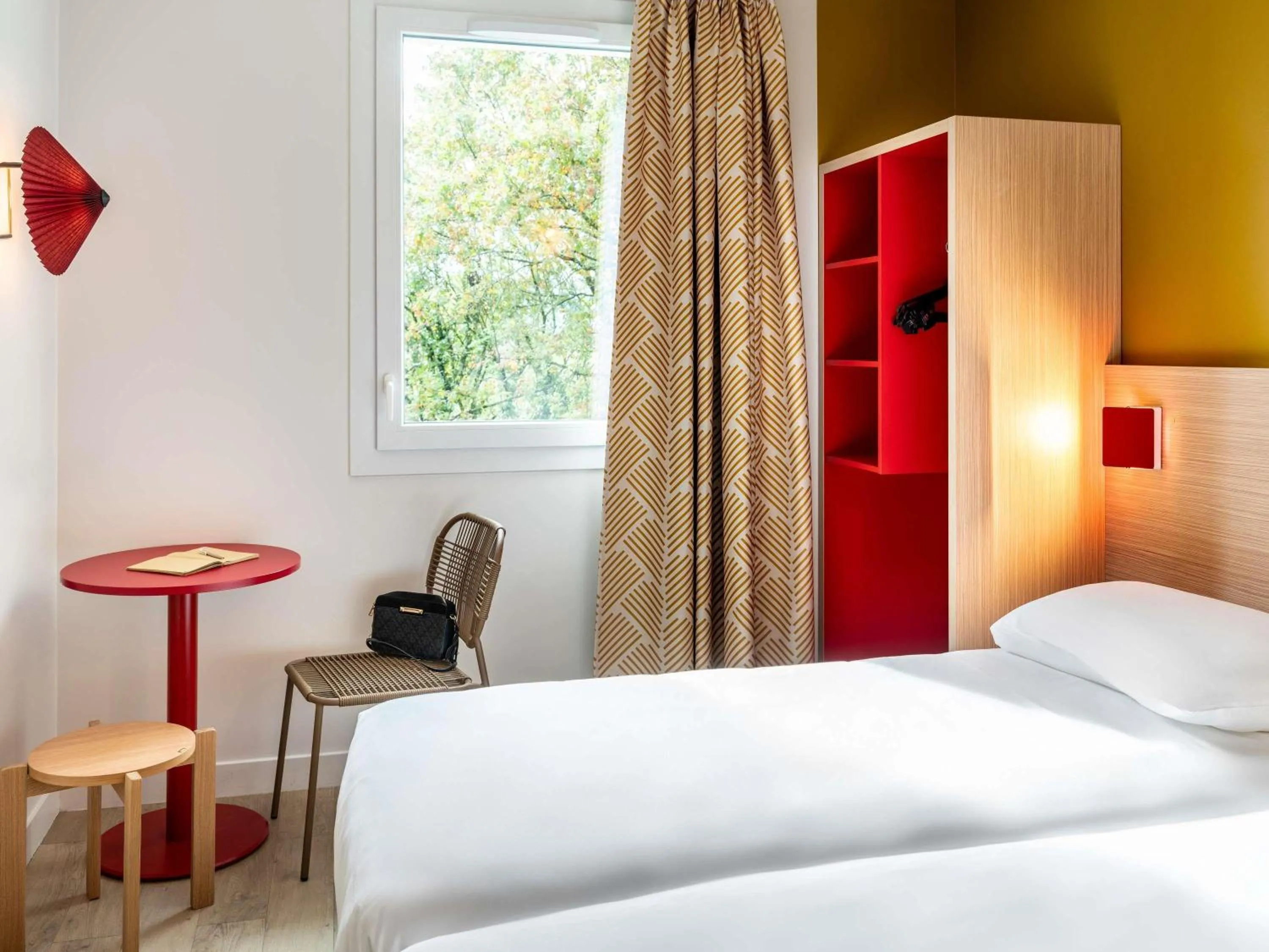 Bedroom, Bed in ibis Styles Prévessin Genève Aéroport