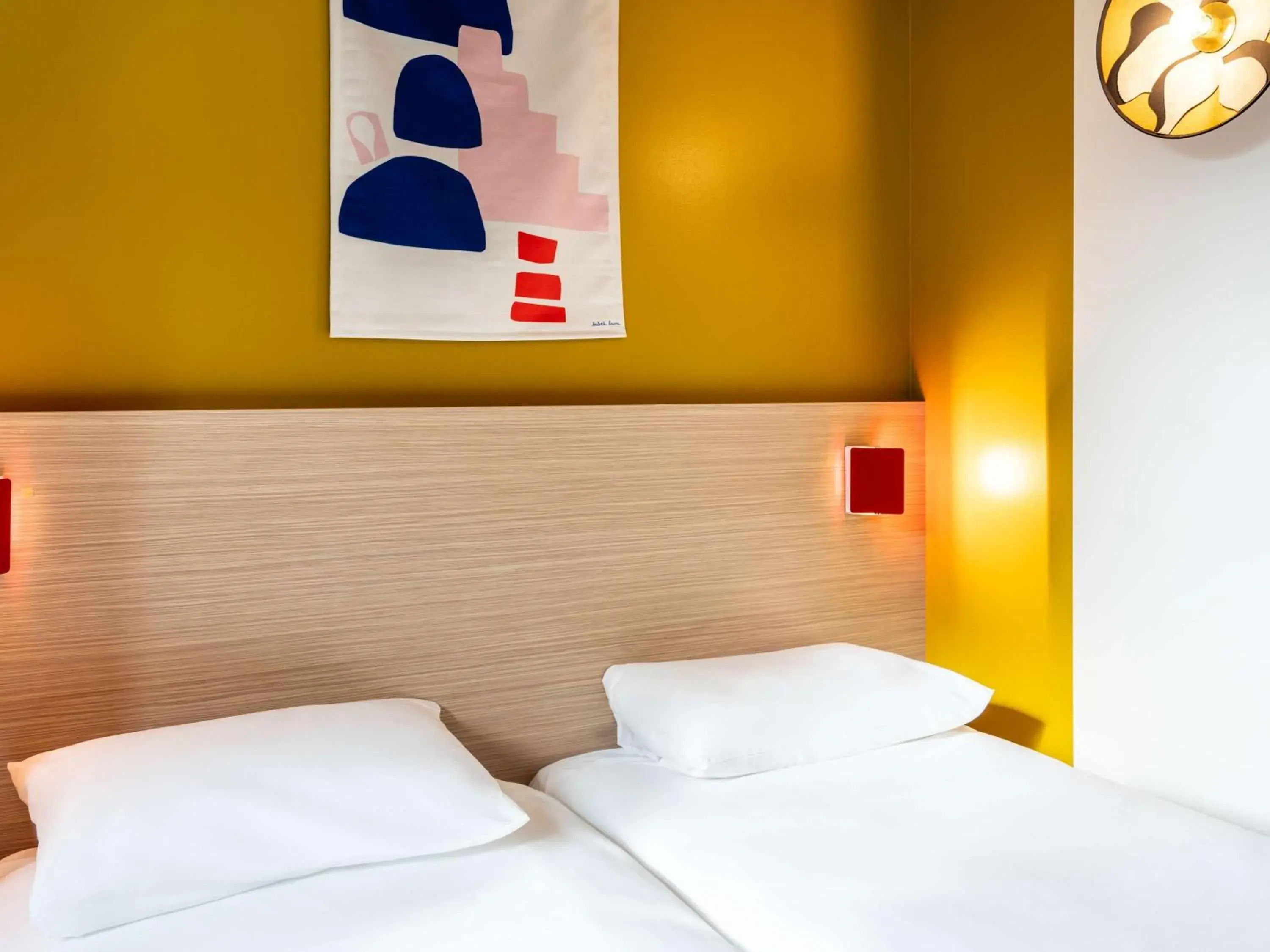 Bedroom, Bed in ibis Styles Prévessin Genève Aéroport Bedroom, Bed in ibis Styles Prévessin Genève Aéroport
