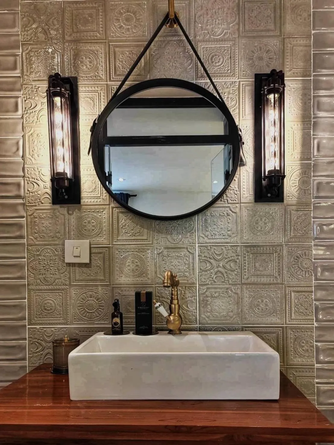 Bathroom in The Motuga Hostel Bangkok