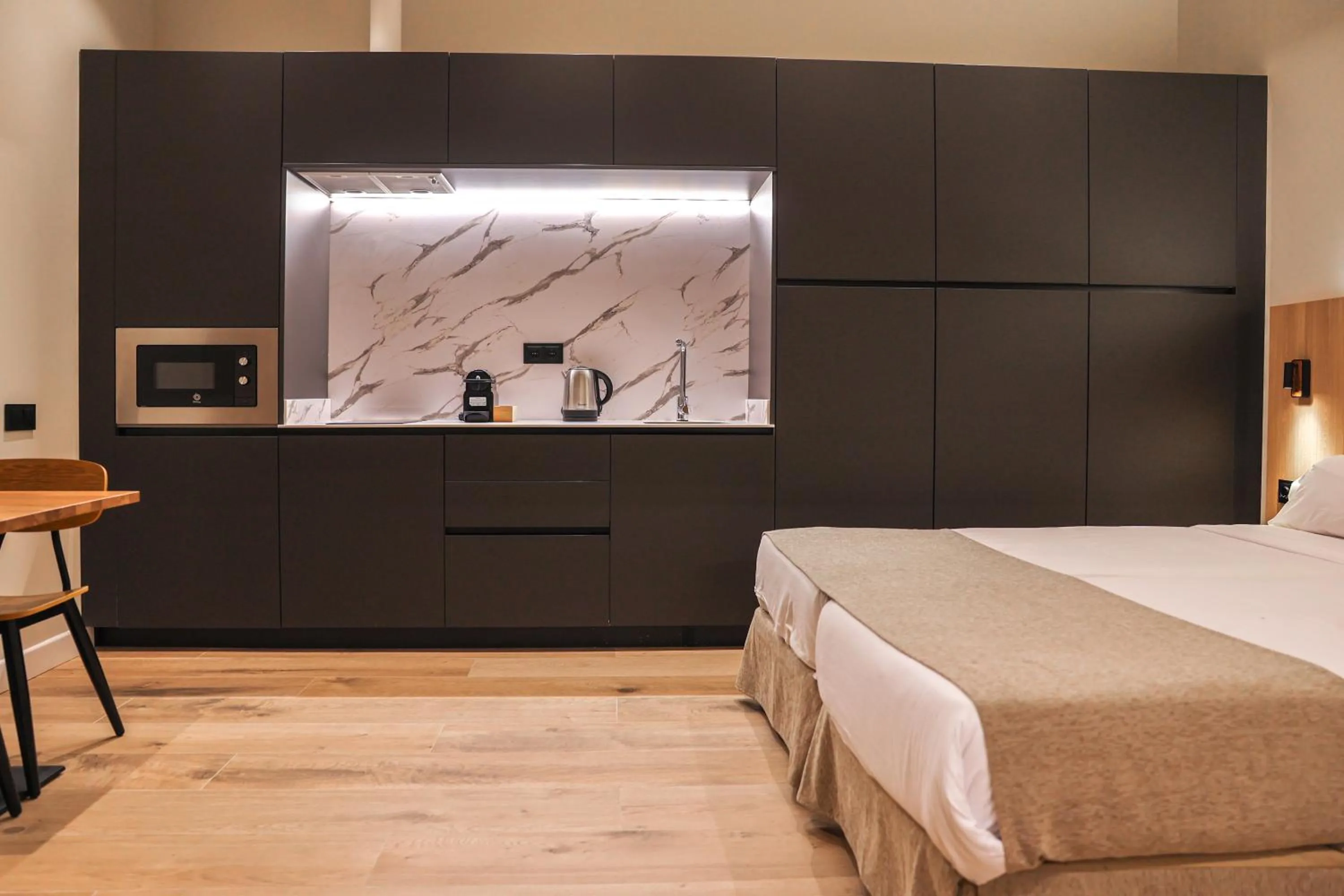 Bedroom, Bed in Aerohotel Barcelona Airport 24h