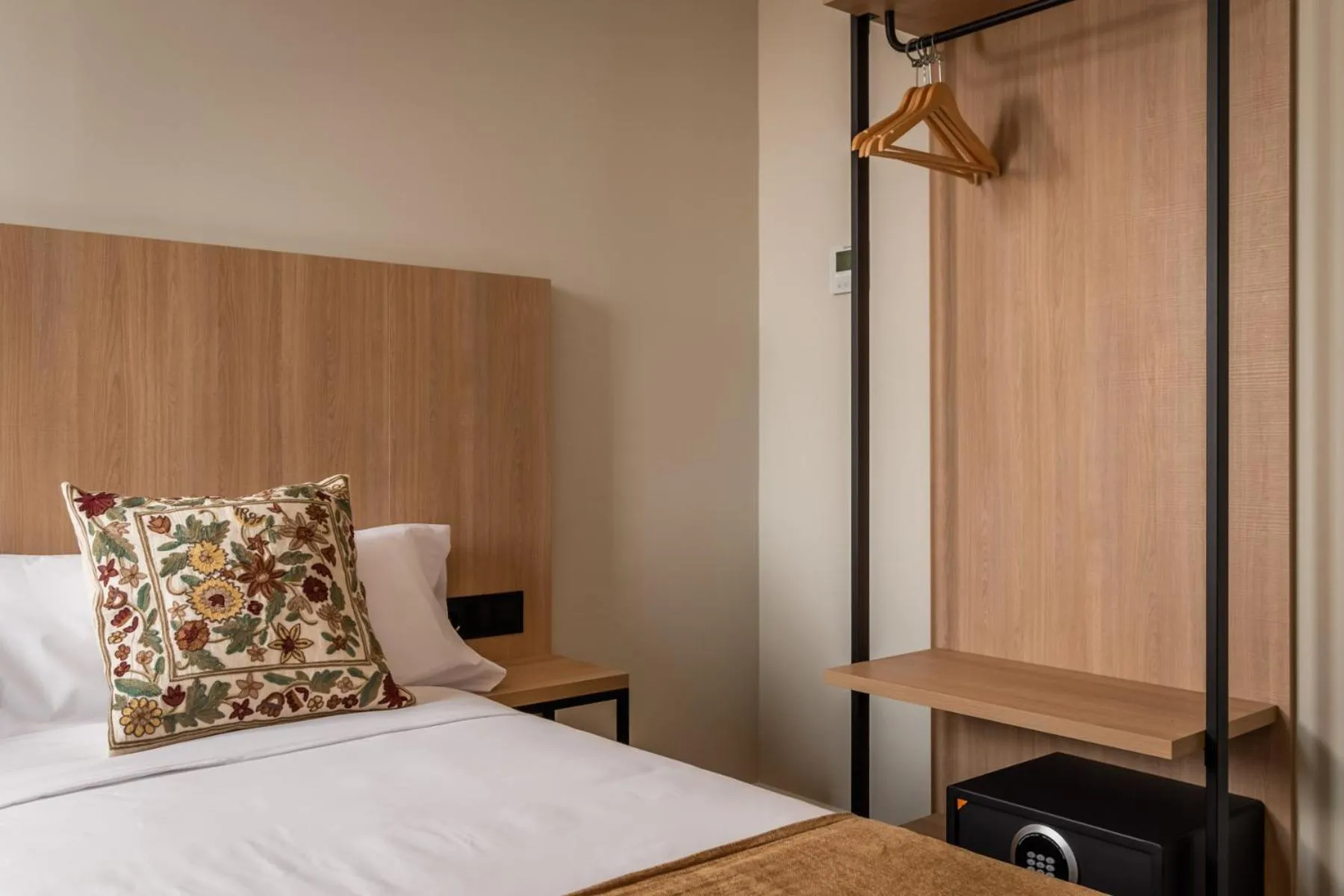 Bedroom, Bed in Aerohotel Barcelona Airport 24h