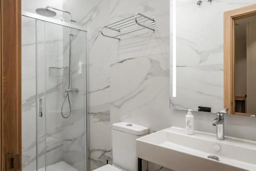 Shower in Aerohotel Barcelona Airport 24h