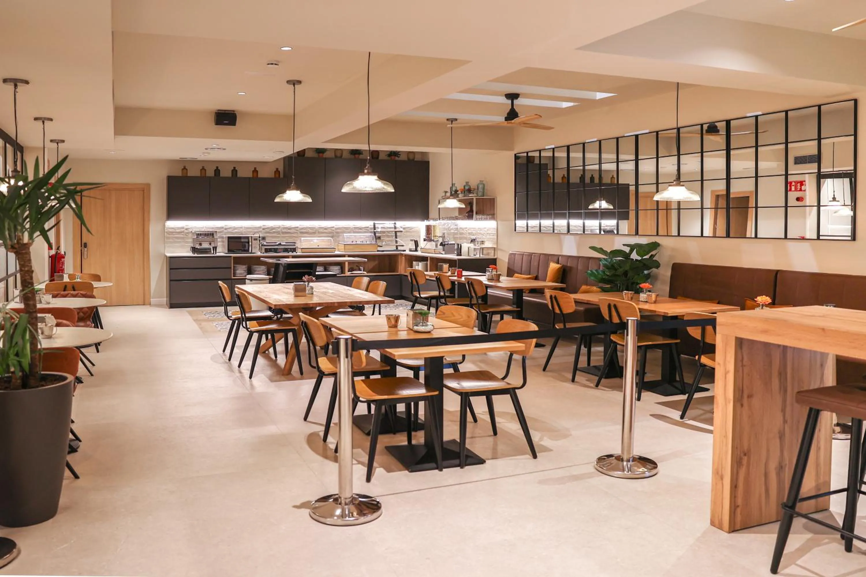 Restaurant/places to eat in Aerohotel Barcelona Airport 24h