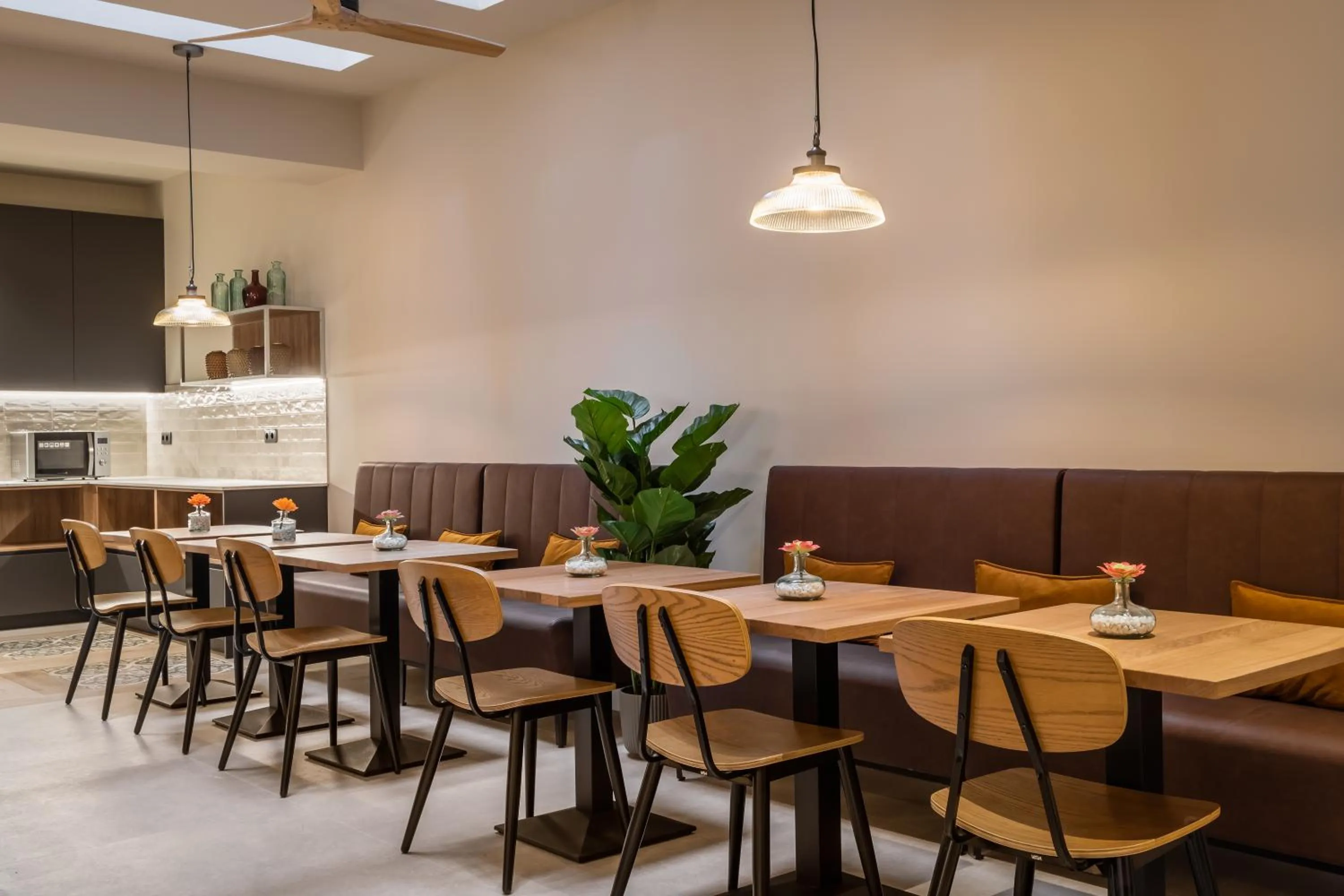 Dining area in Aerohotel Barcelona Airport 24h