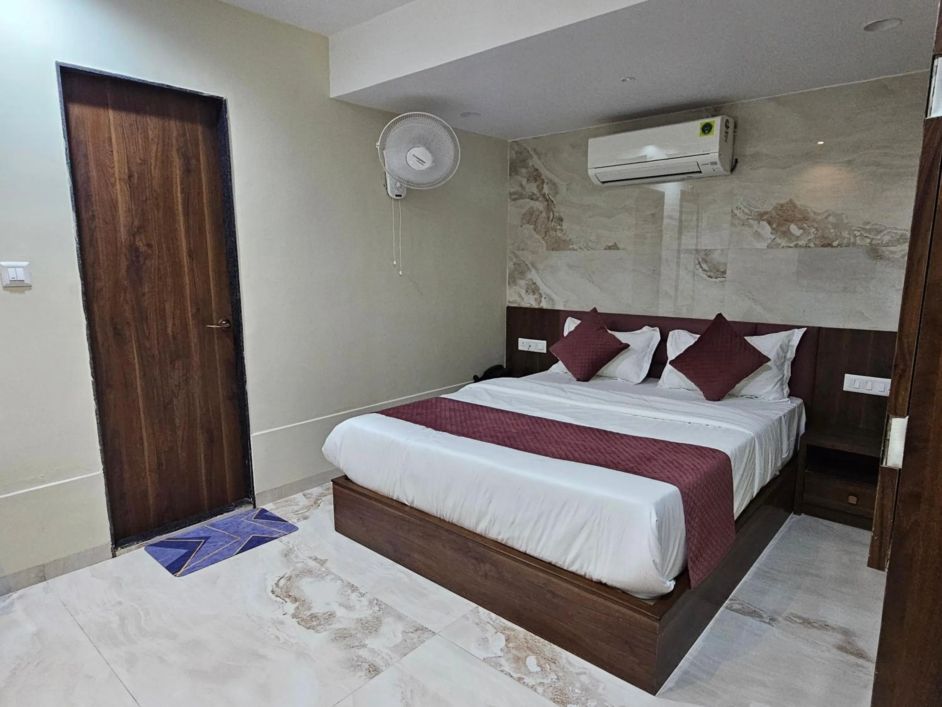 Bed in The Eiffel Hotel & Banquet