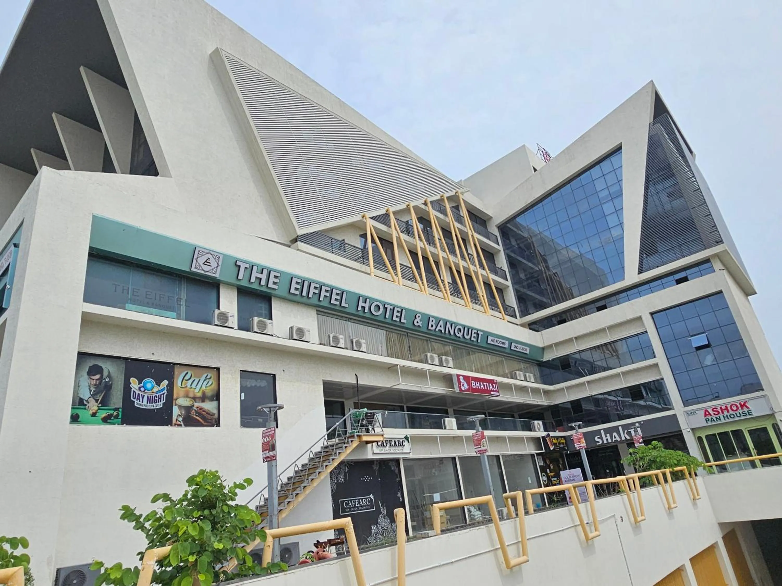 The Eiffel Hotel & Banquet