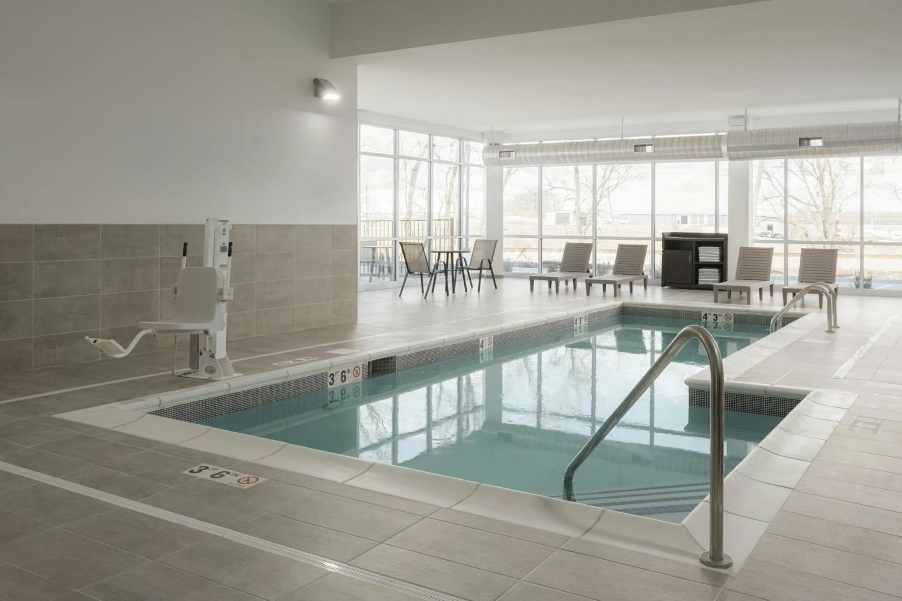 Swimming pool in SpringHill Suites by Marriott Lexington Frankfort