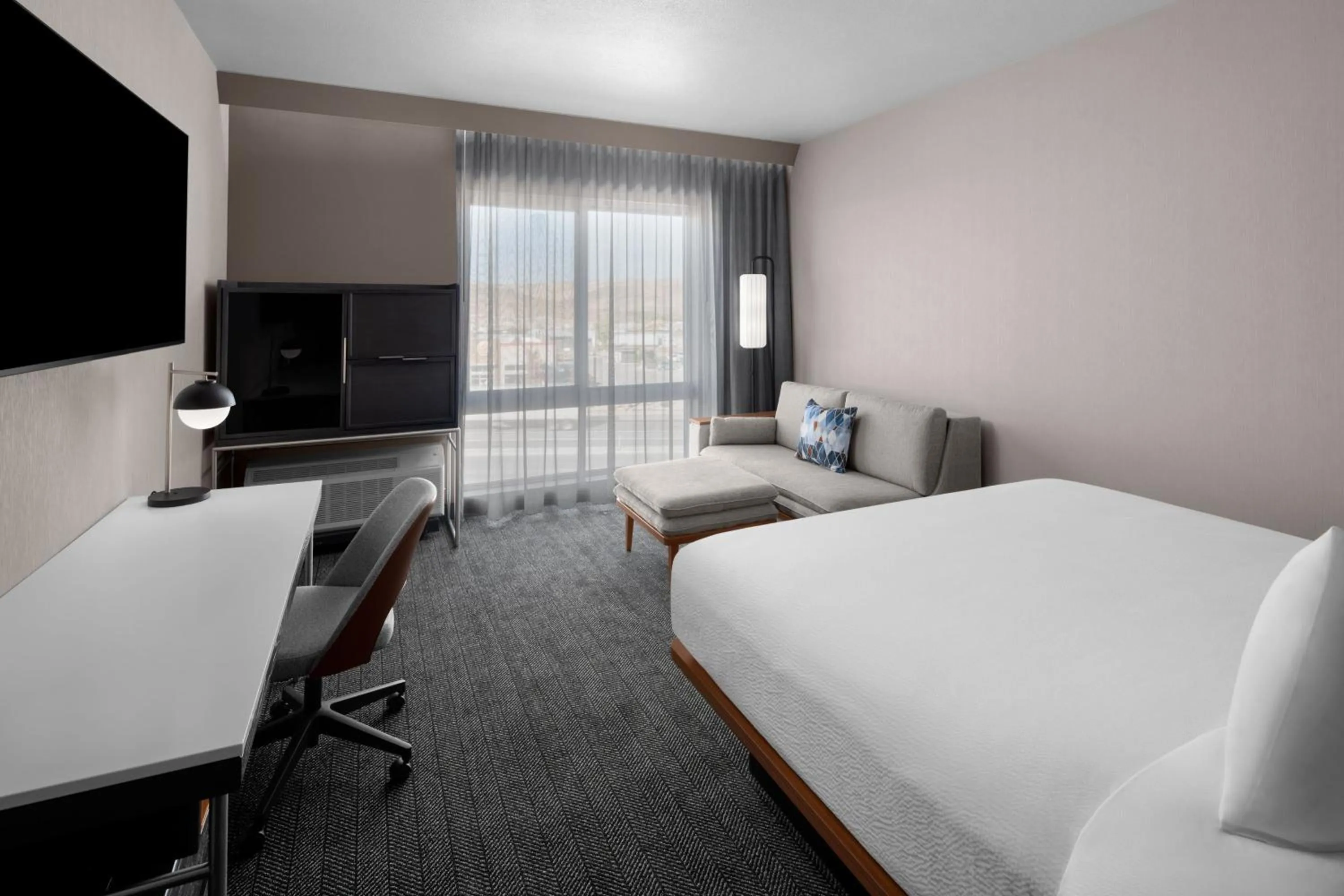 Standard King Room with Sofa Bed in Courtyard by Marriott Reno Sparks