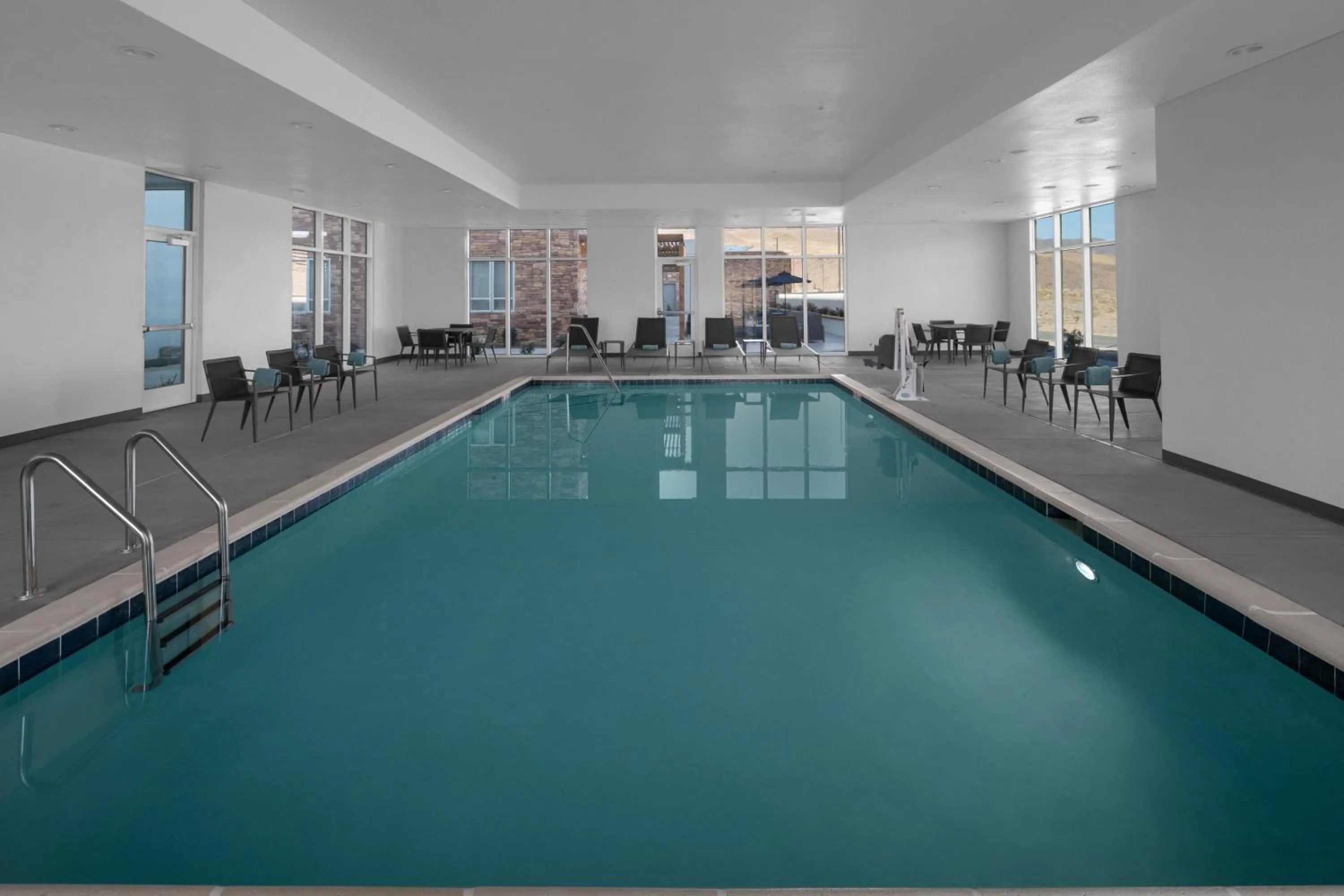 Swimming pool in Courtyard by Marriott Reno Sparks