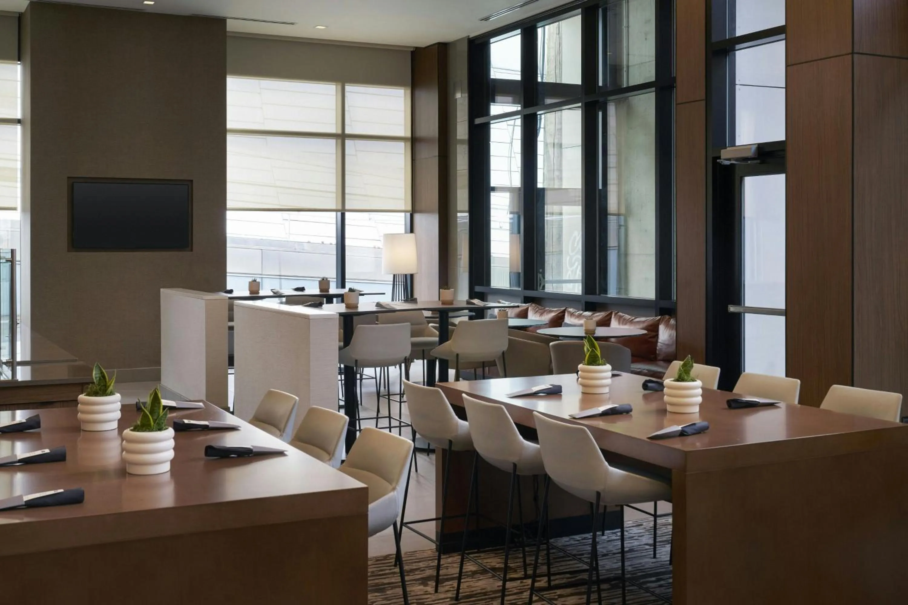 Restaurant/places to eat in AC Hotel Seattle Downtown