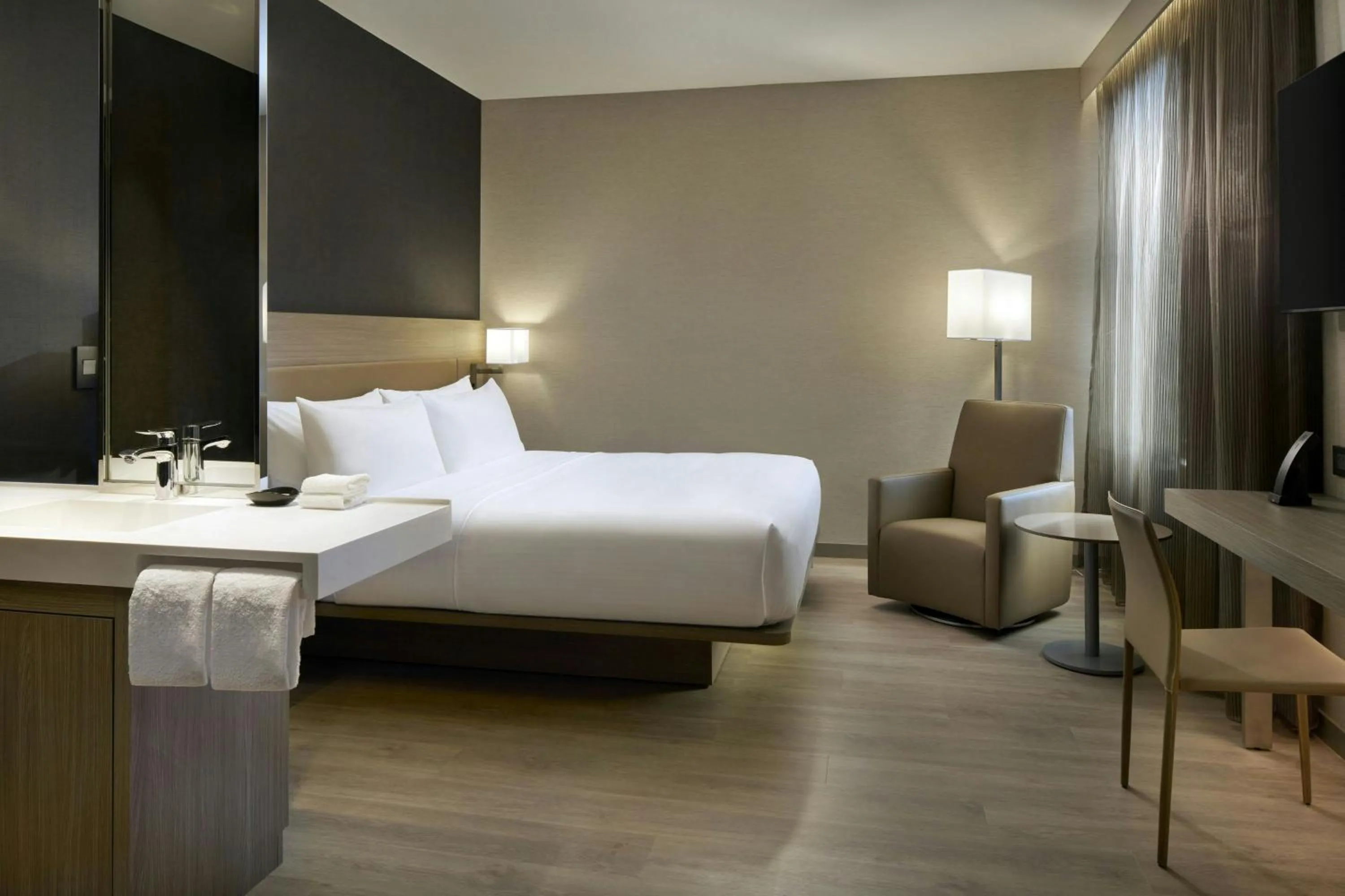 Bedroom, Bed in AC Hotel Seattle Downtown