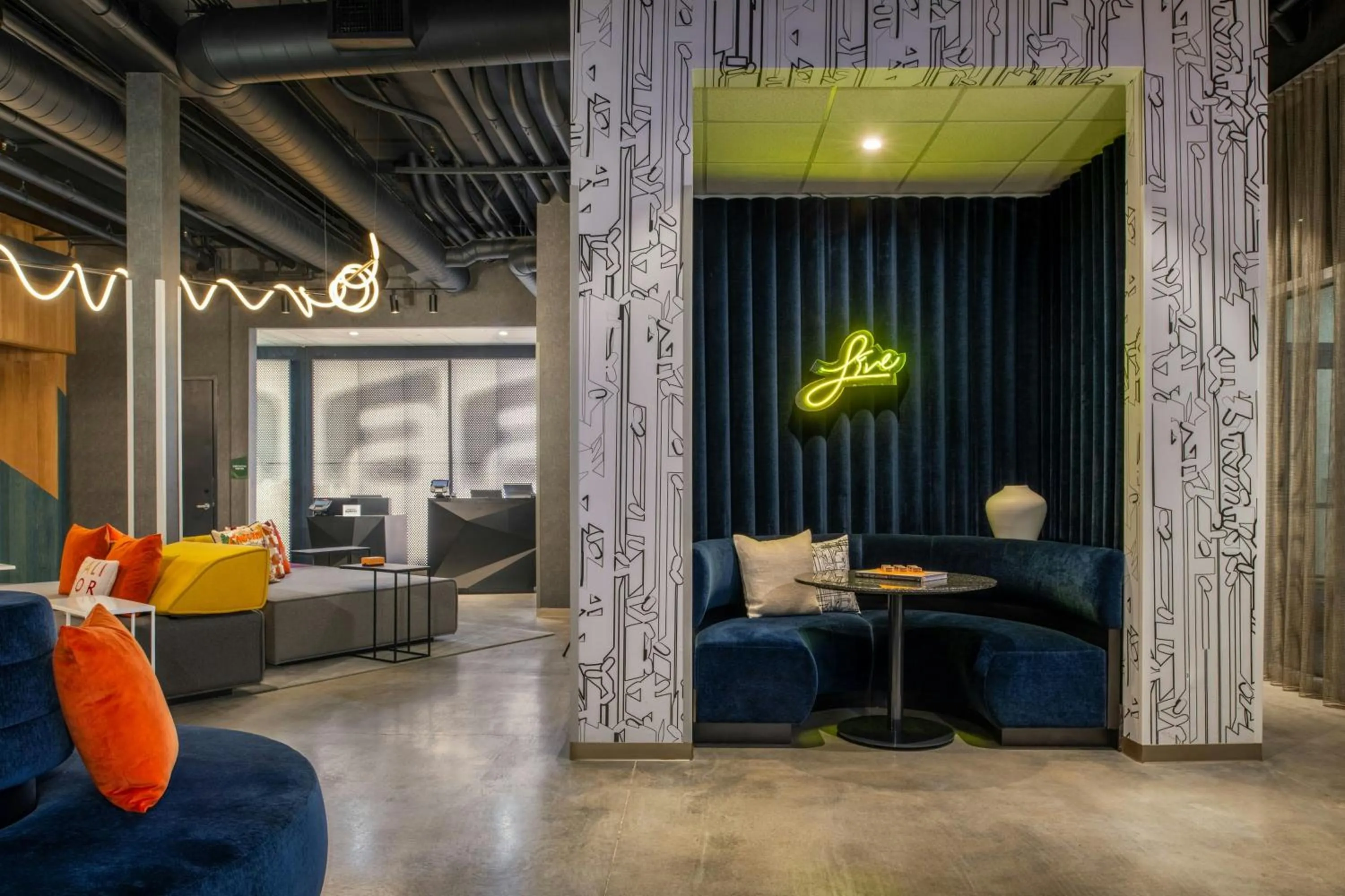 Lobby or reception in Aloft Sacramento Airport Natomas