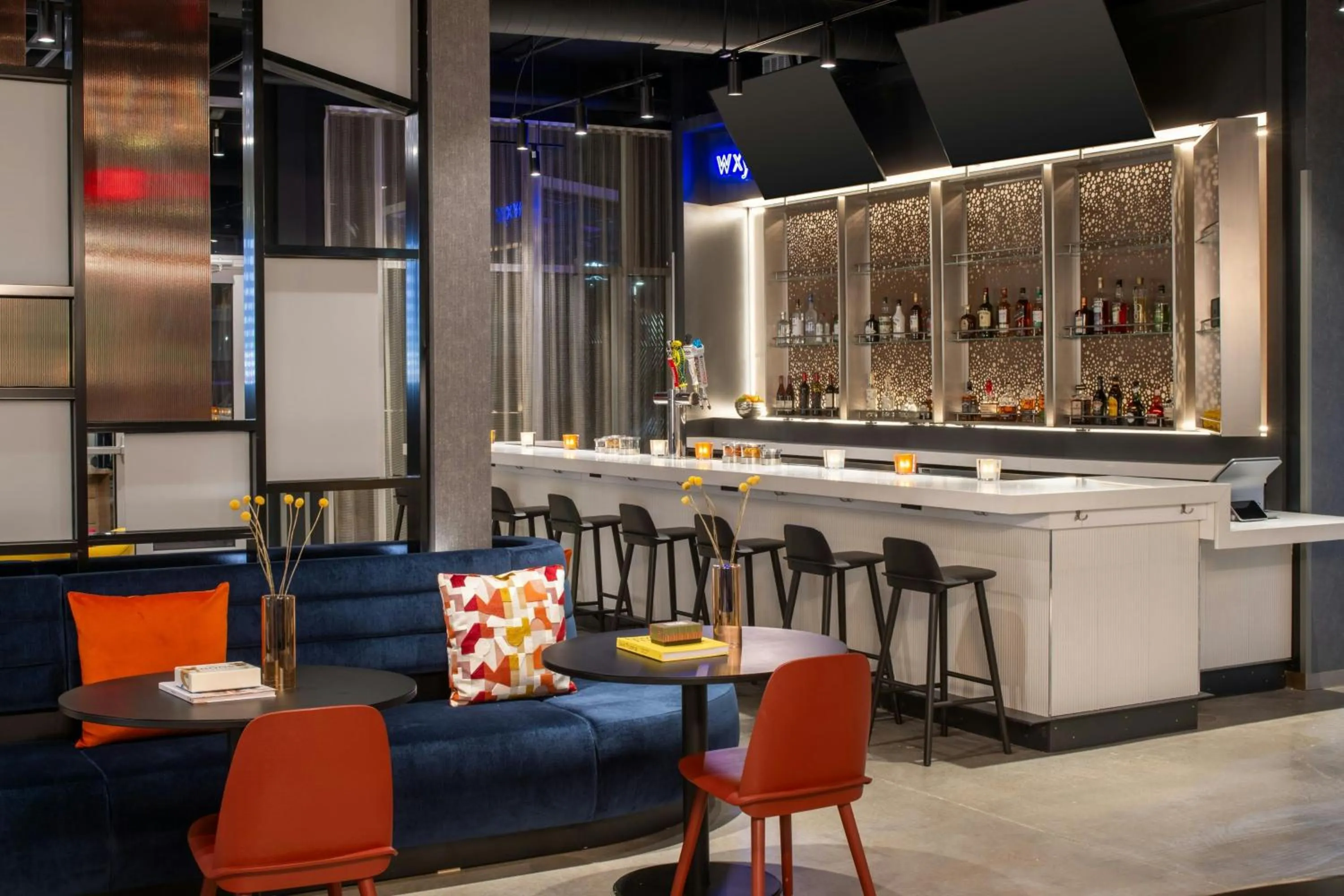 Lobby or reception in Aloft Sacramento Airport Natomas