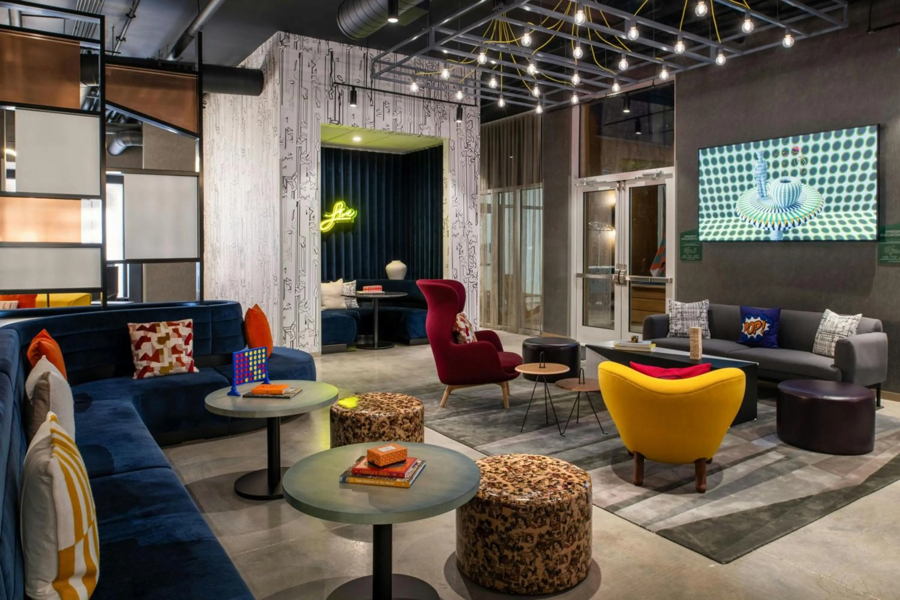 Lobby or reception in Aloft Sacramento Airport Natomas