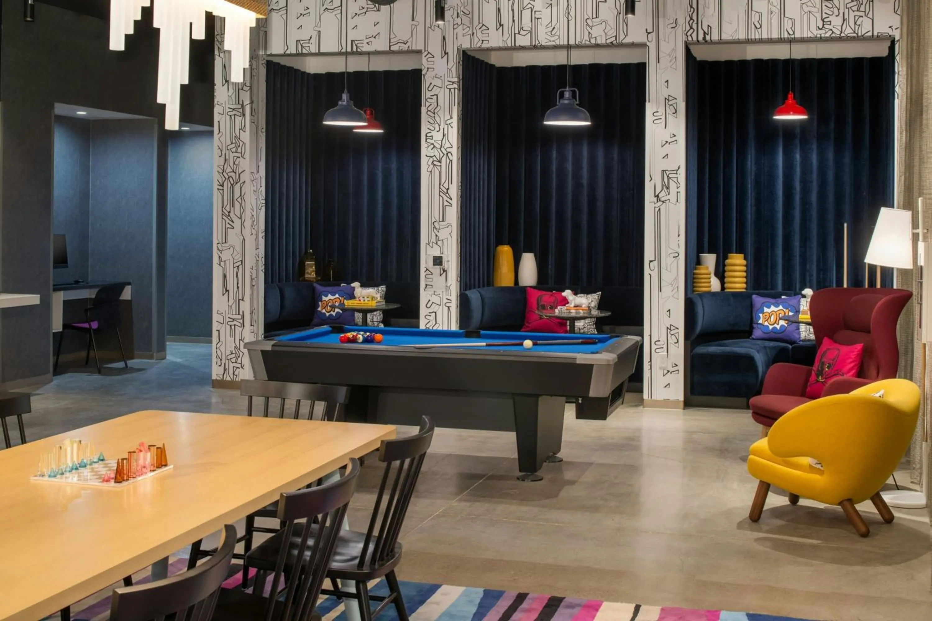 Swimming pool in Aloft Sacramento Airport Natomas