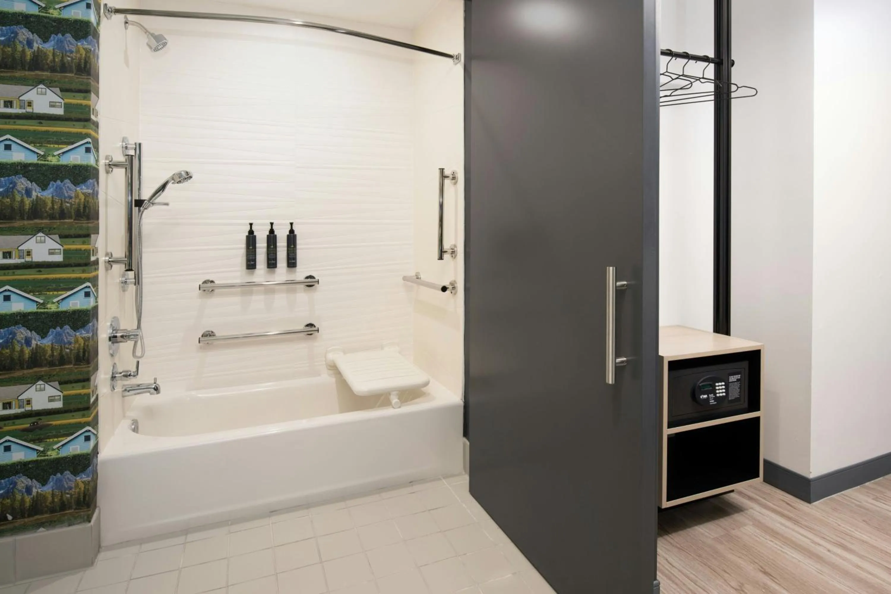 Bathroom in Aloft Sacramento Airport Natomas