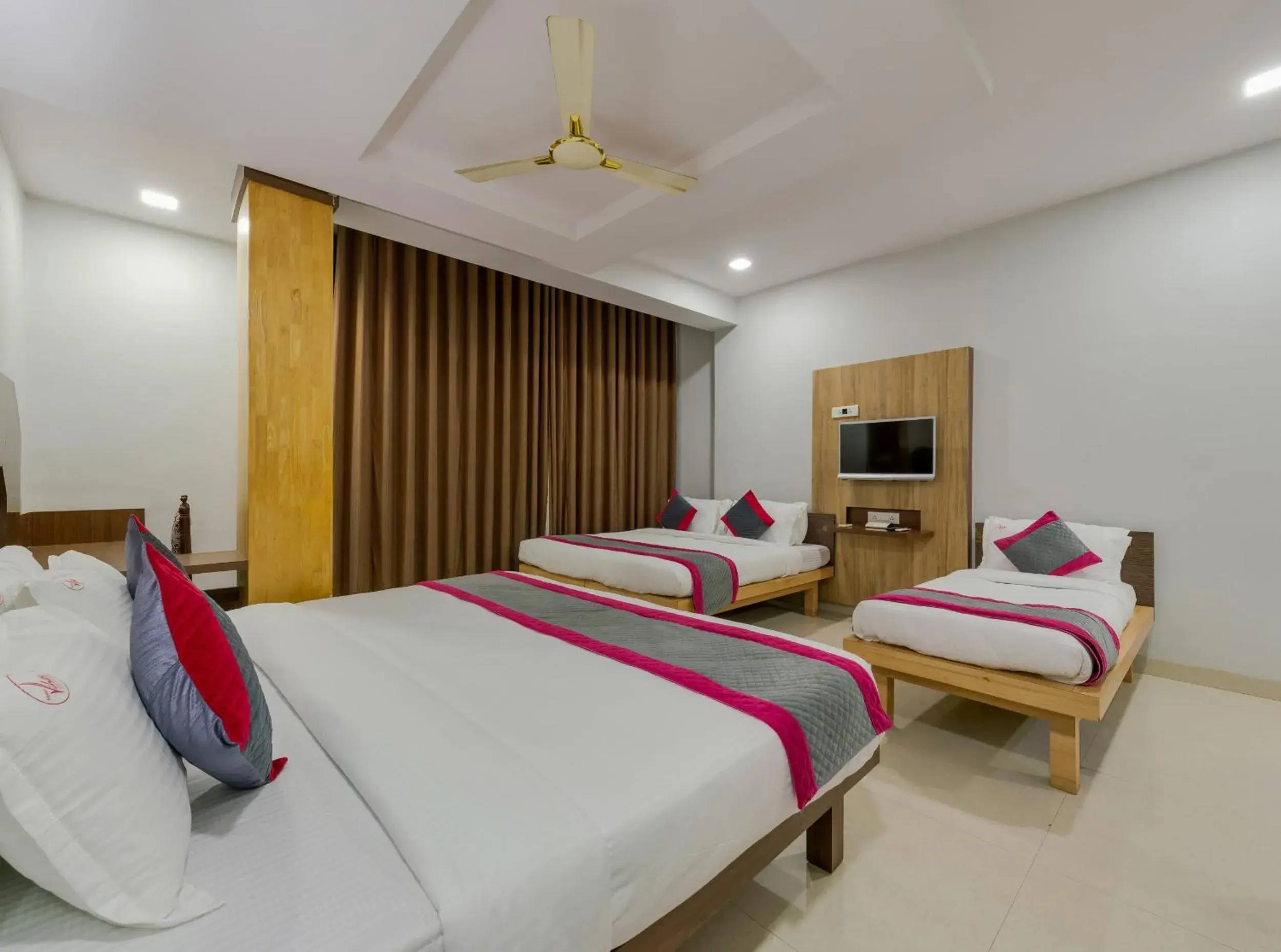 Photo of the whole room, Bed in Hotel Vihar Deluxe Photo of the whole room, Bed in Hotel Vihar Deluxe