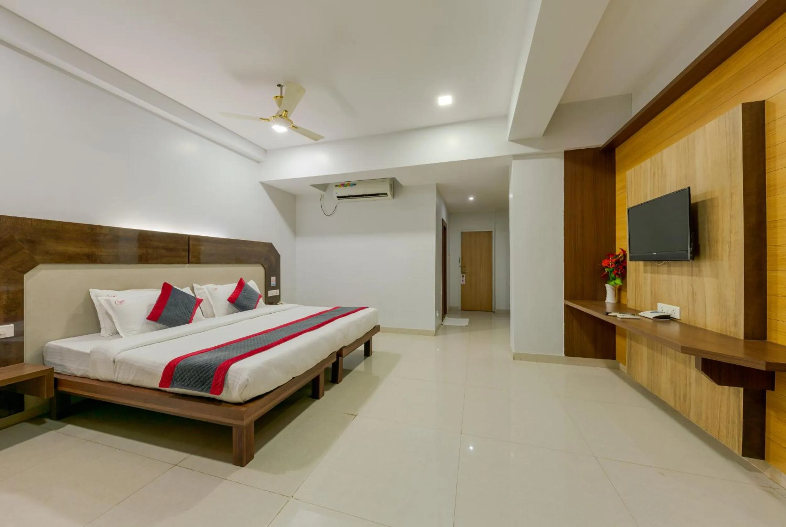 Bedroom, Bed in Hotel Vihar Deluxe