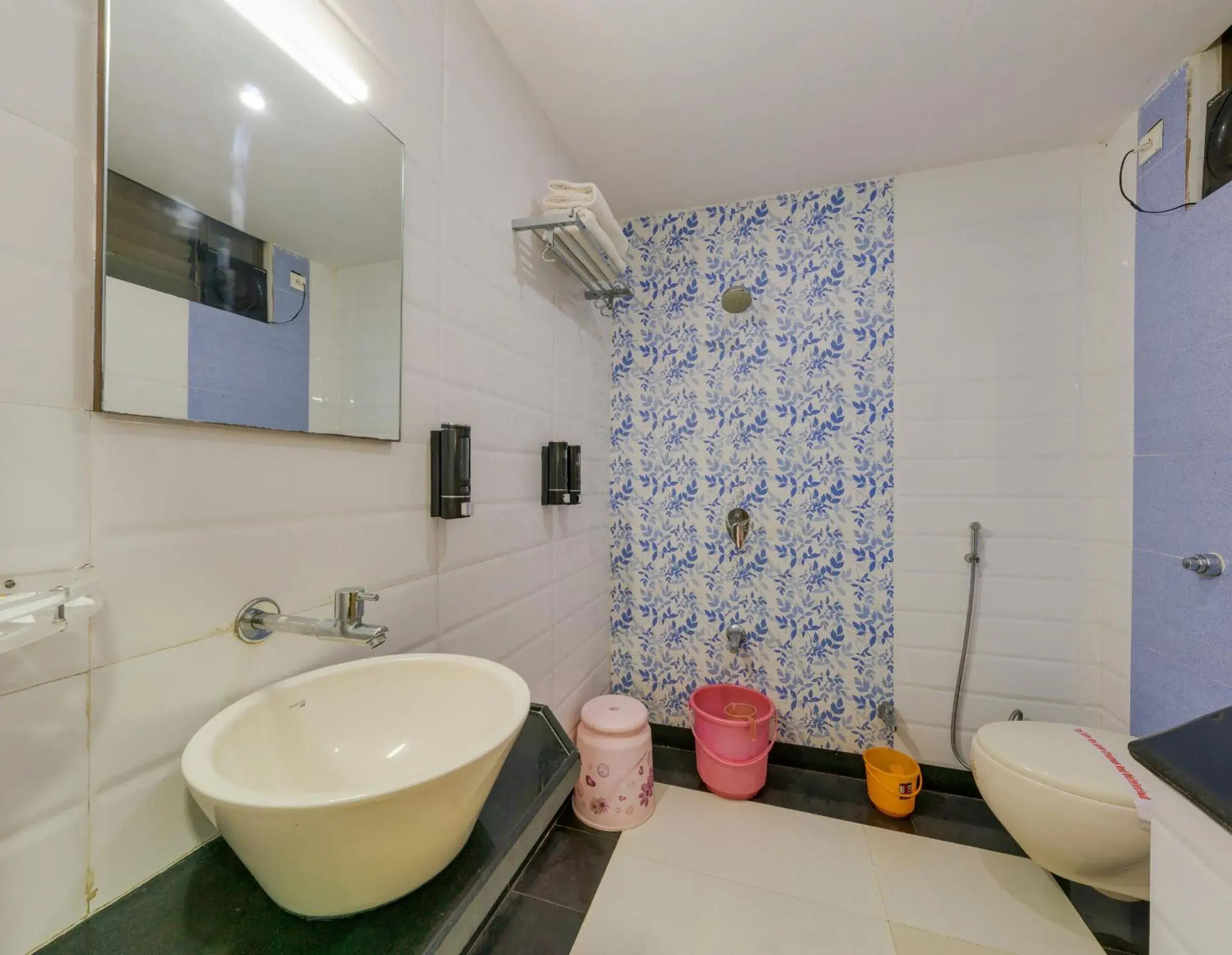 Bathroom in Hotel Vihar Deluxe Bathroom in Hotel Vihar Deluxe