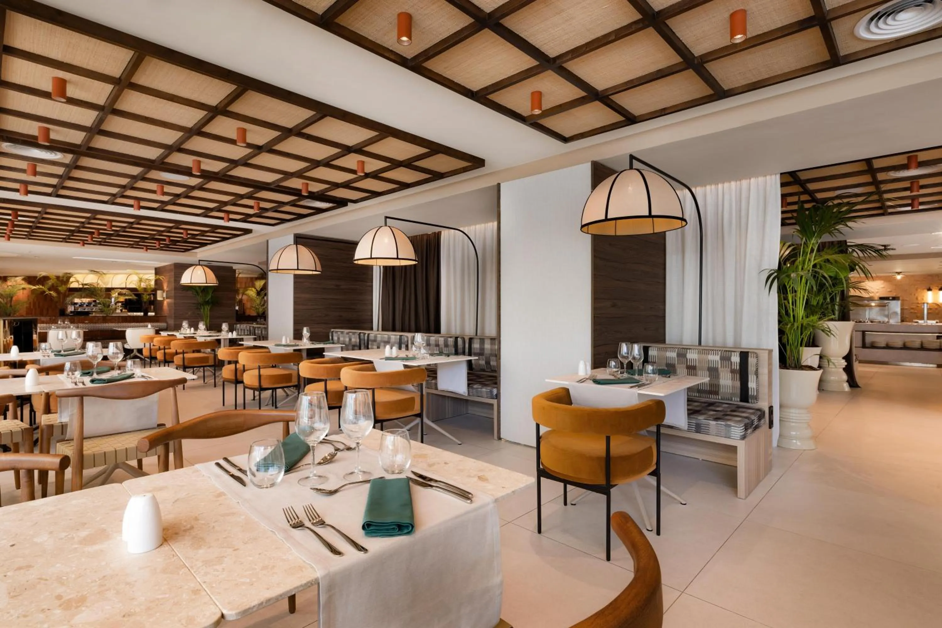 Restaurant/places to eat in Hotel Aubamar Bali