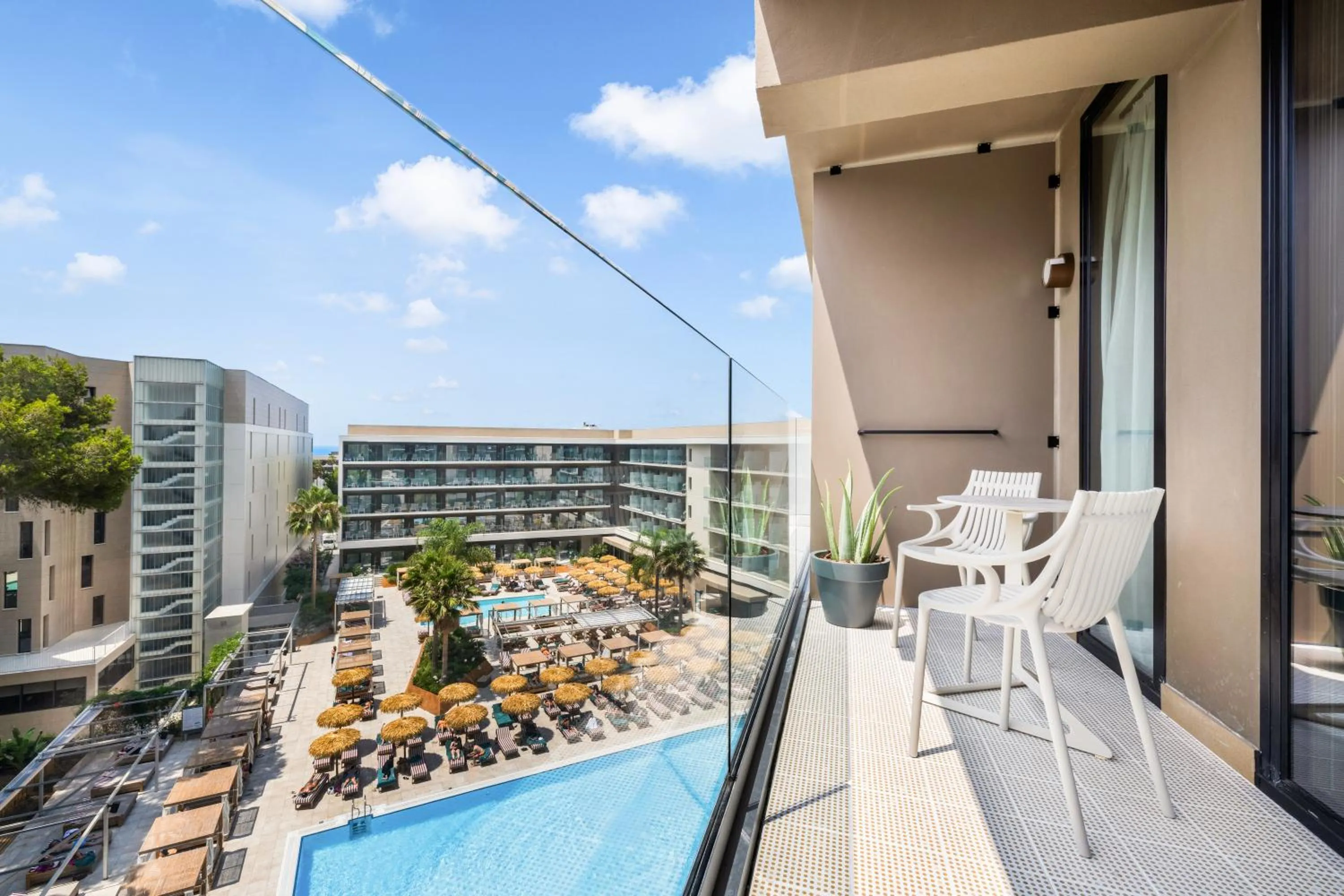 Pool view in Hotel Aubamar Bali