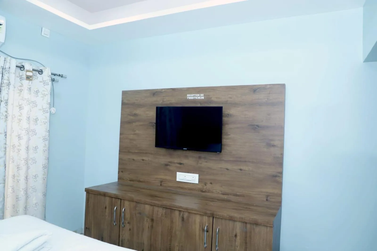 TV and multimedia in Twarita Executive Lodge