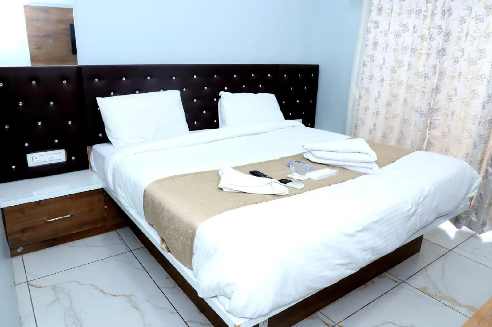 Photo of the whole room in Twarita Executive Lodge