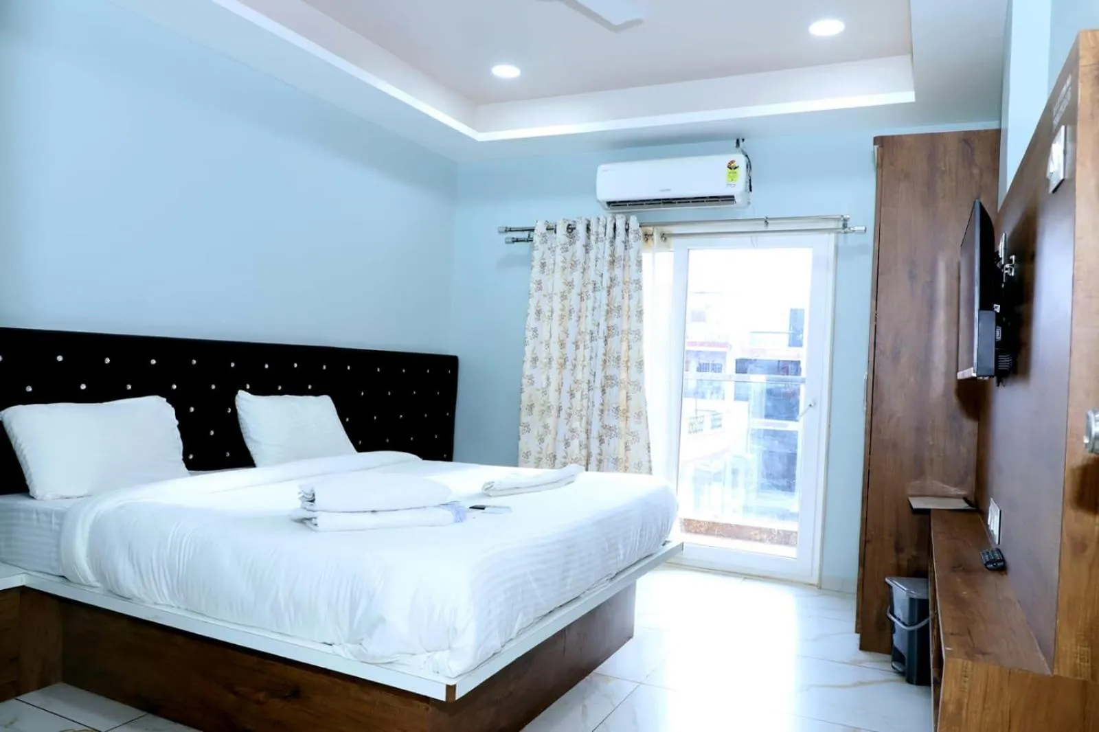 Photo of the whole room in Twarita Executive Lodge