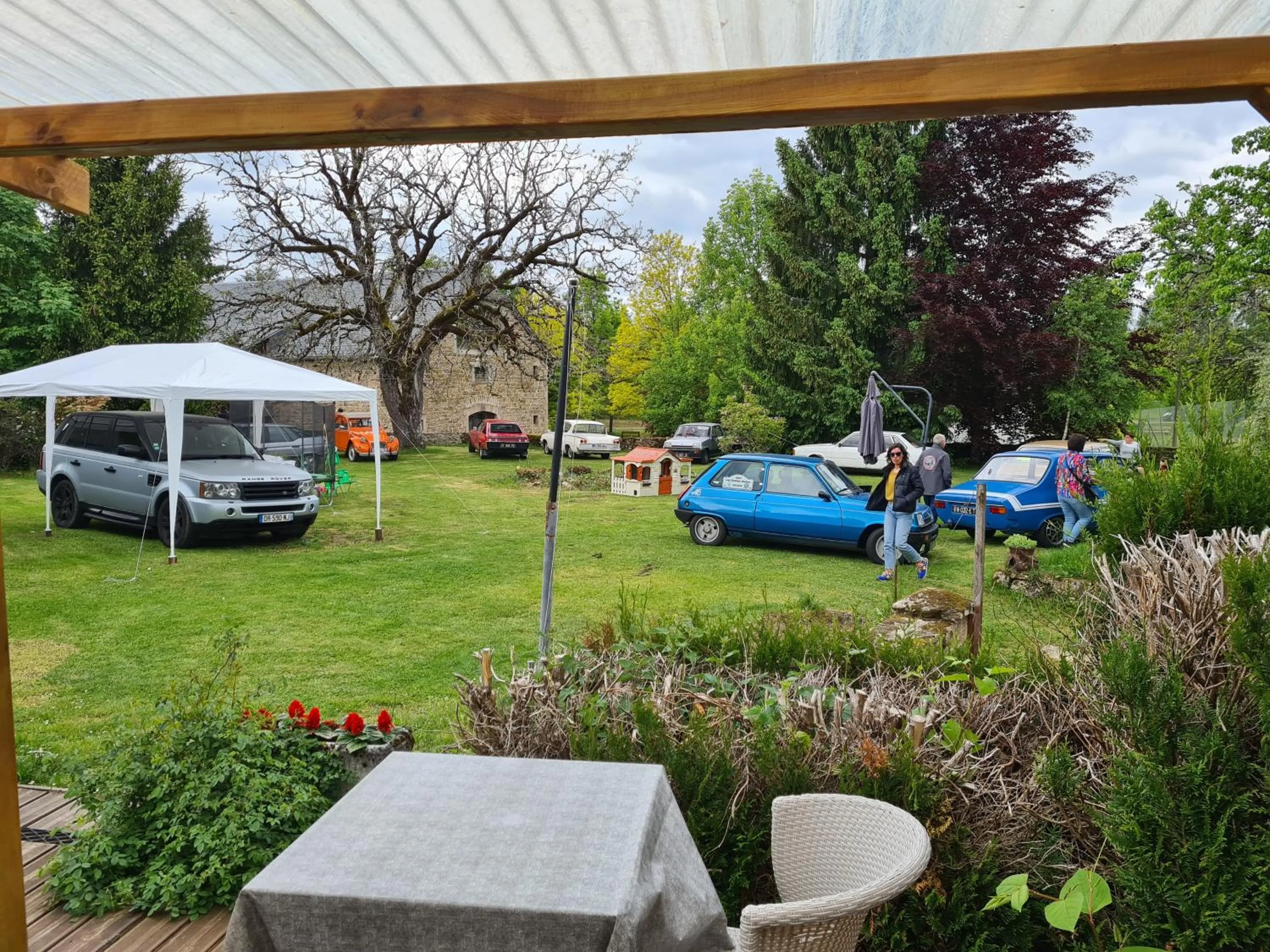Garden view in Hotel Saint julien aux bois