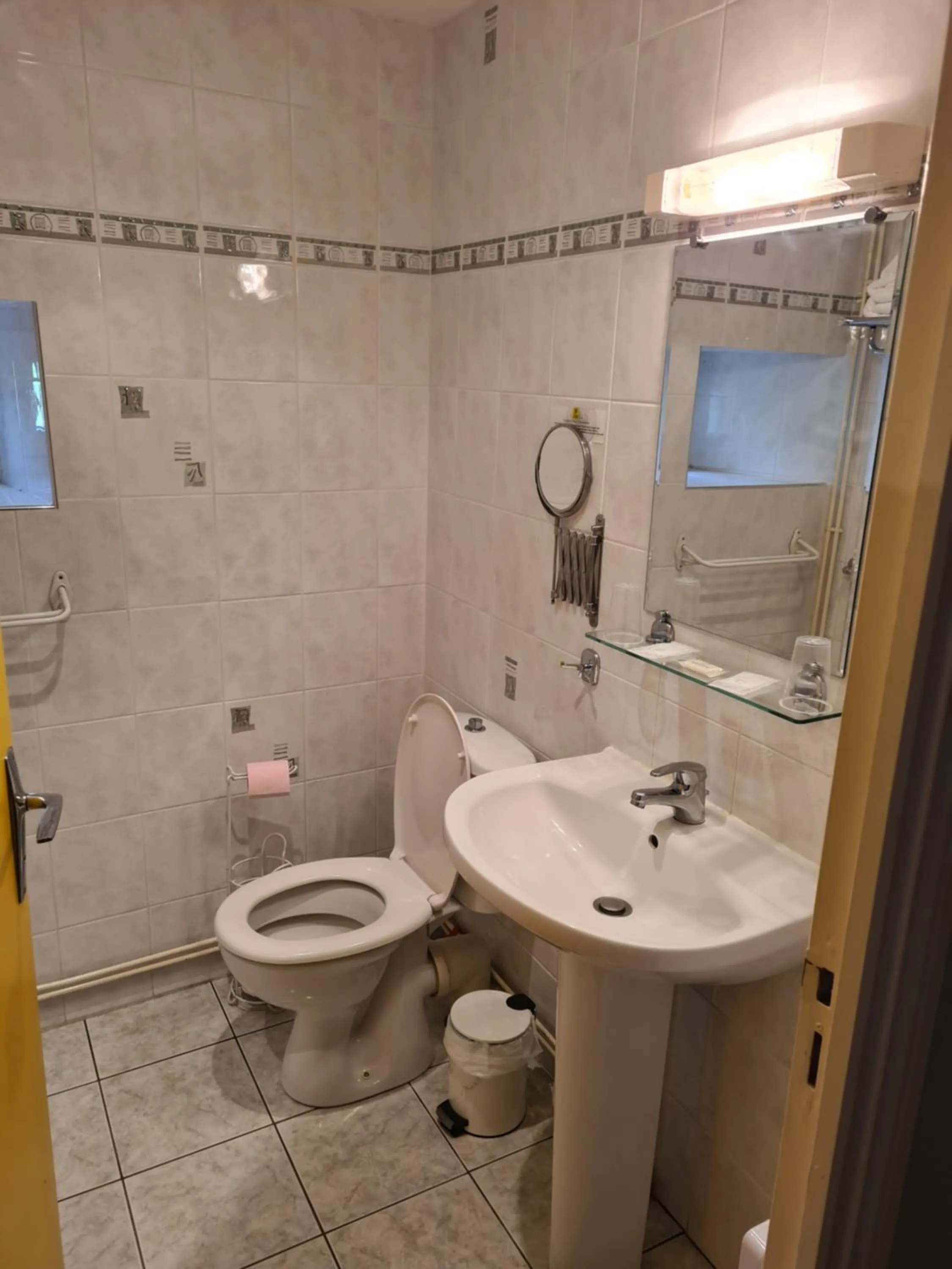 Hotel Saint julien aux bois