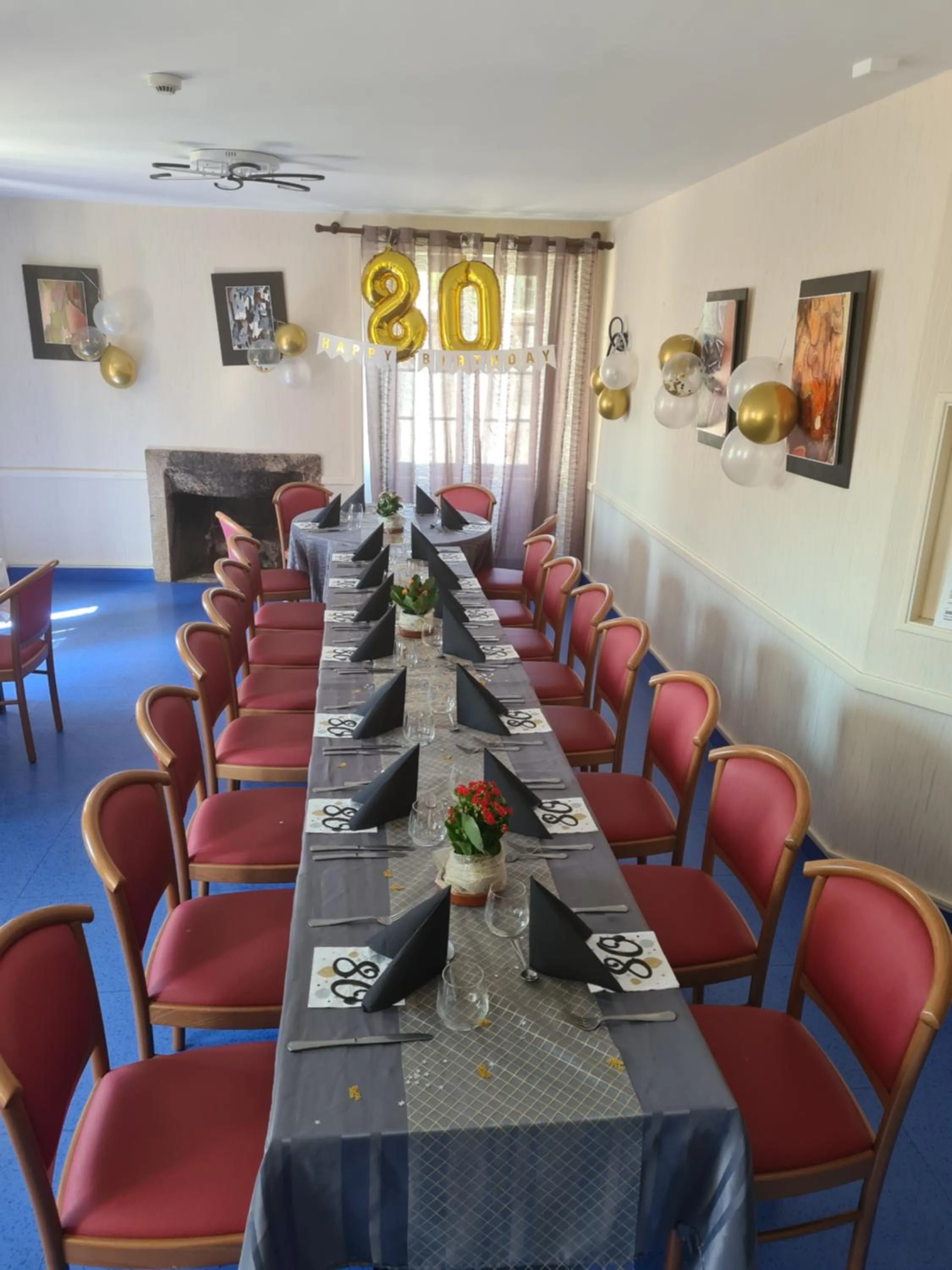 Restaurant/places to eat in Hotel Saint julien aux bois