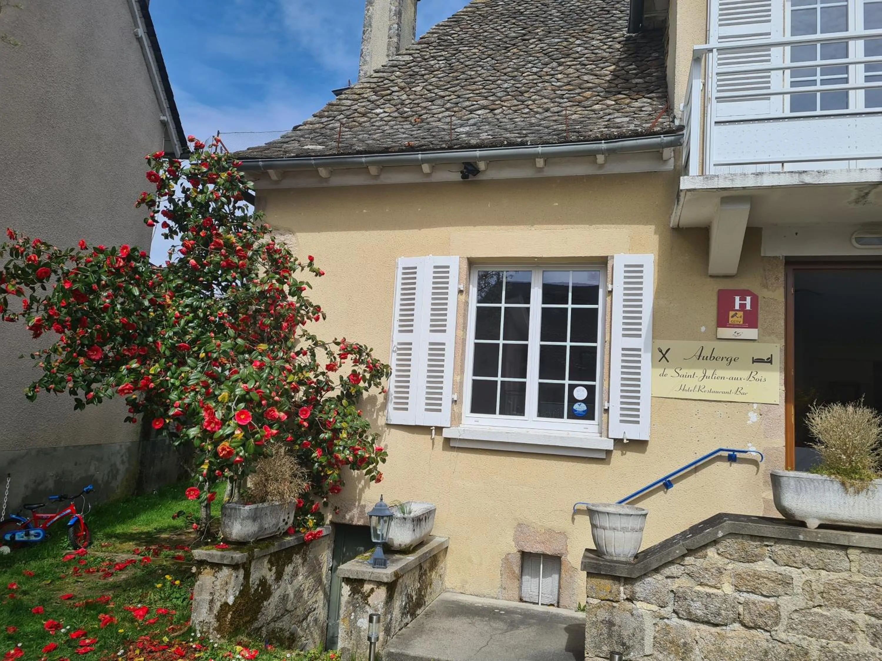 Property building in Hotel Saint julien aux bois
