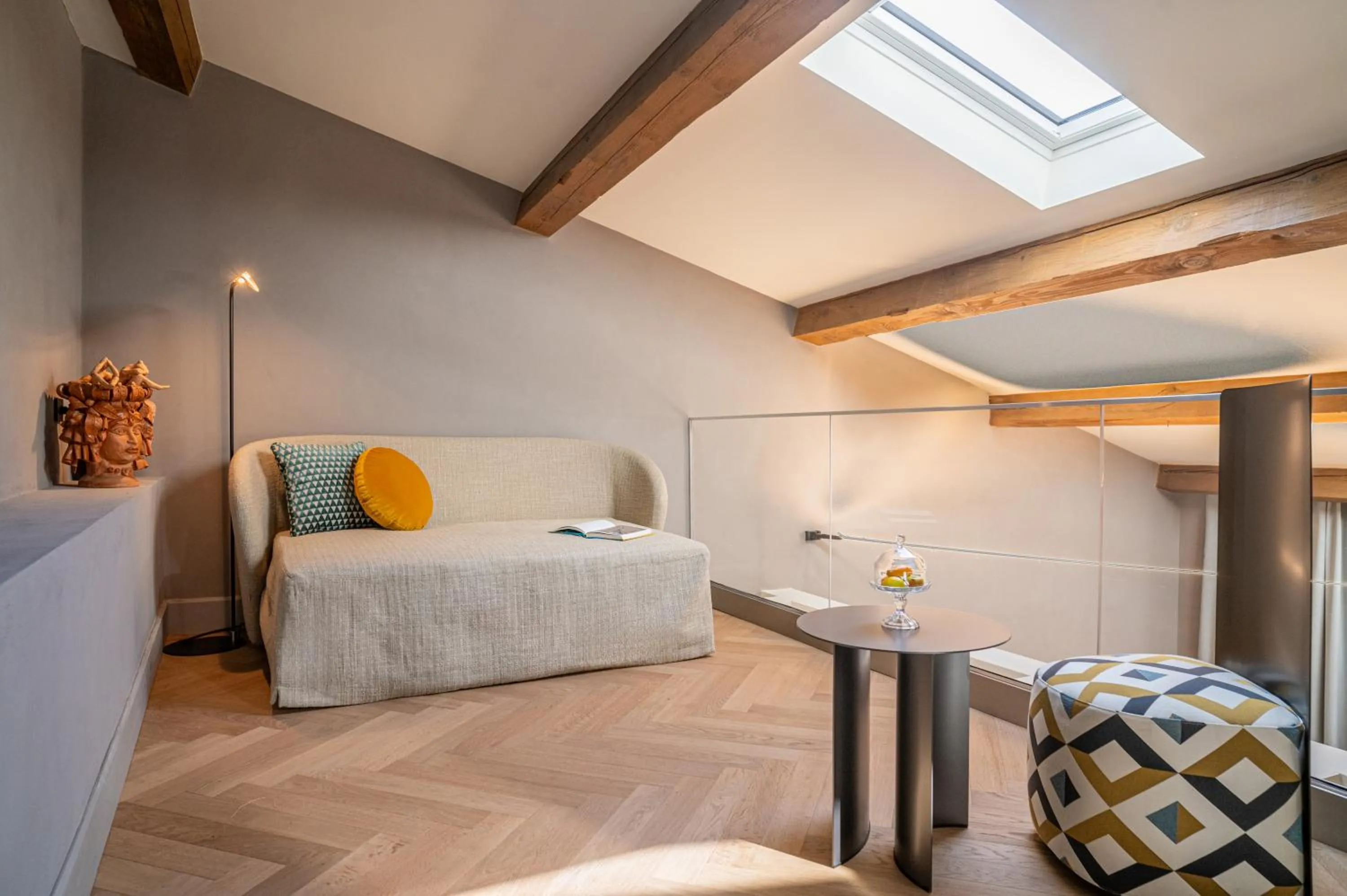 Seating area, Bed in Villa Conrad