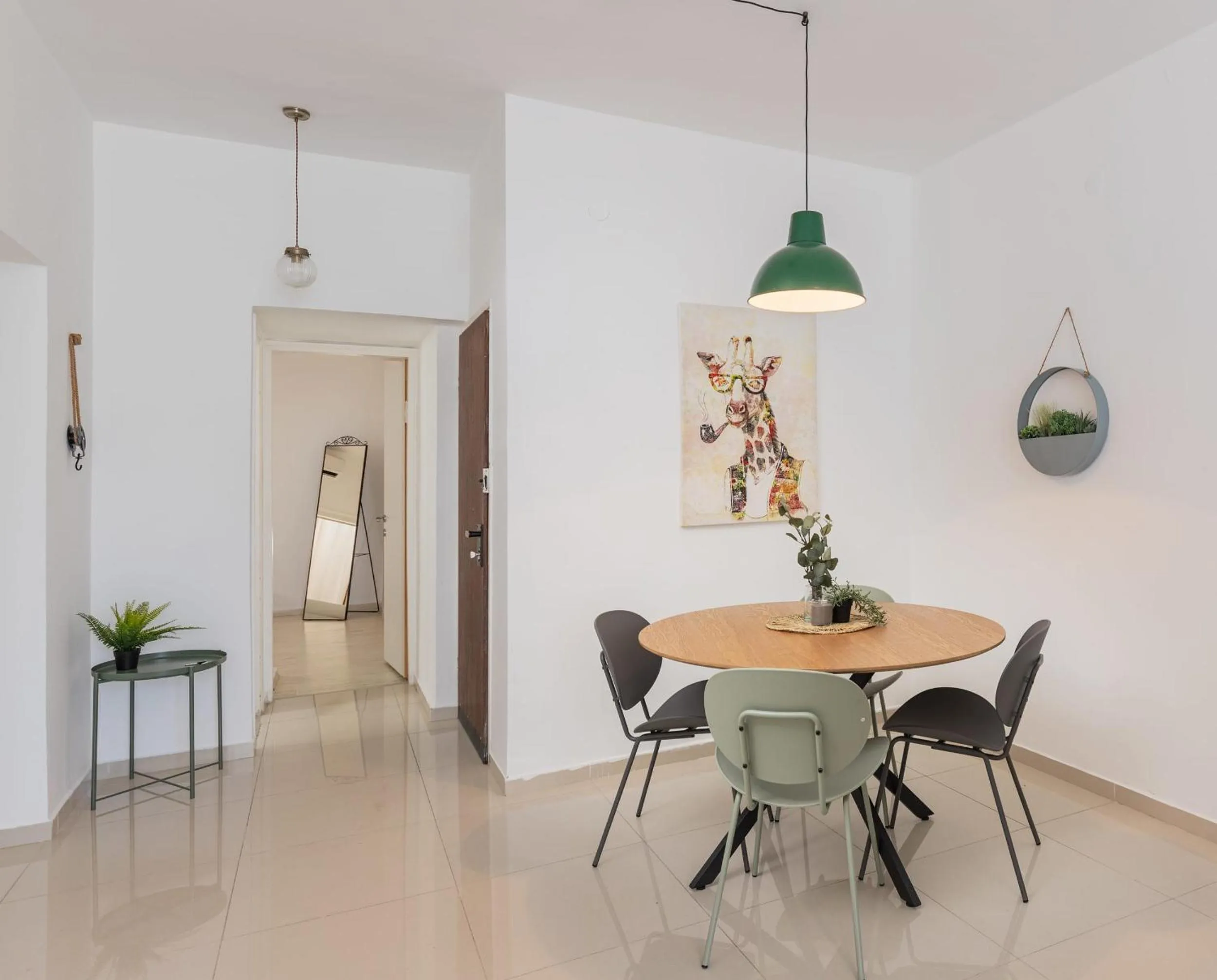 Authentic 2 bedrooms apt near the beach